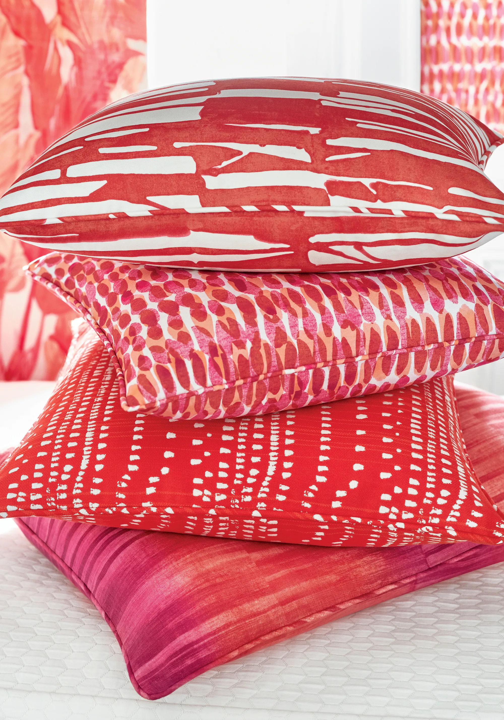 Thibaut Travelers Palm in Pink and Coral (F910130)
