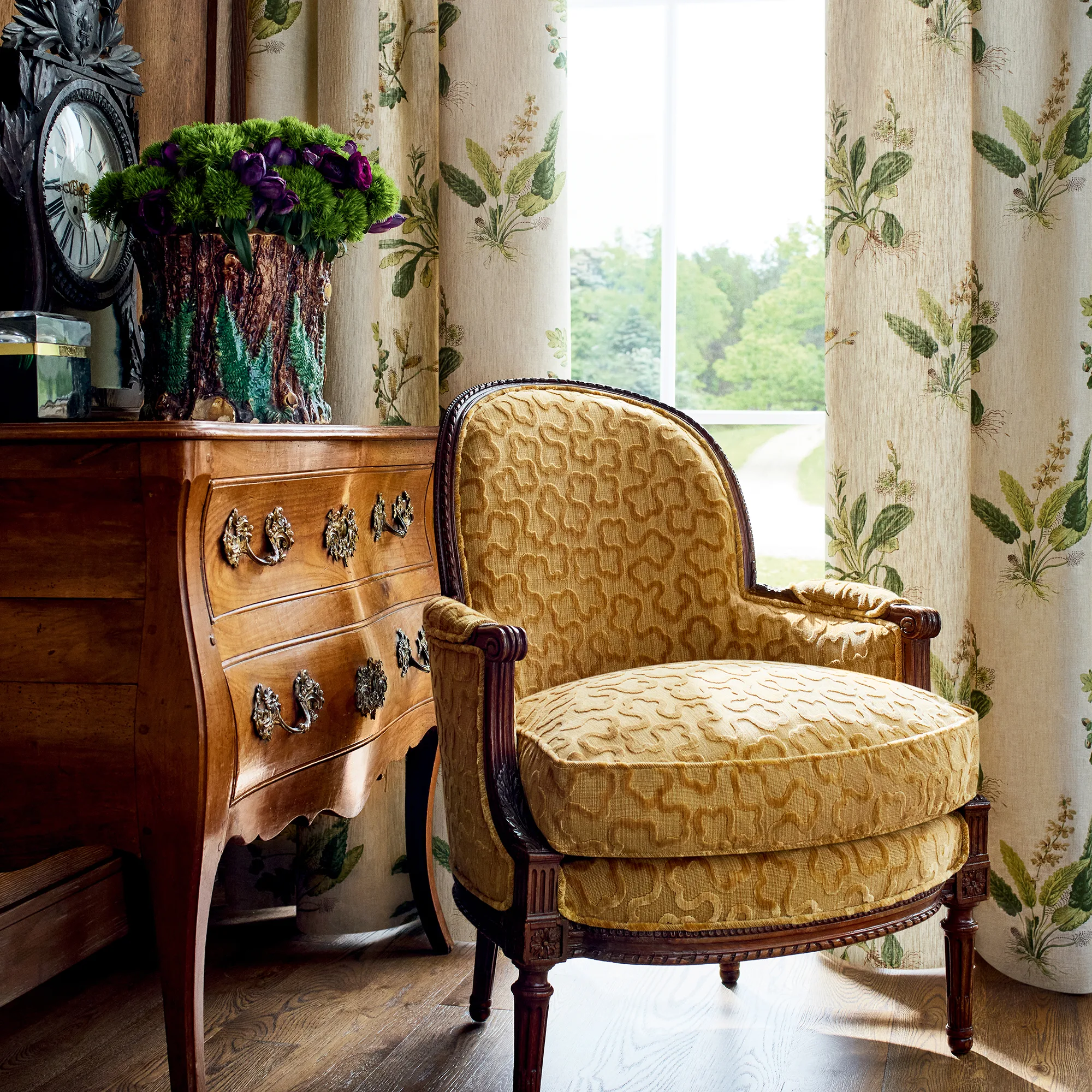 Anna French Trefolia Velvet in Amber (AW9247)