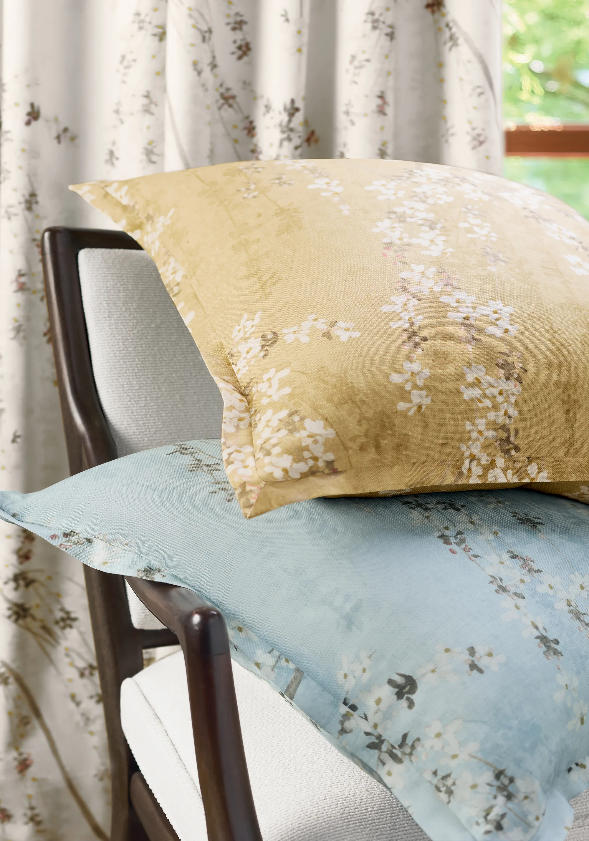 Thibaut Weeping Blossom in Gold (F924455)