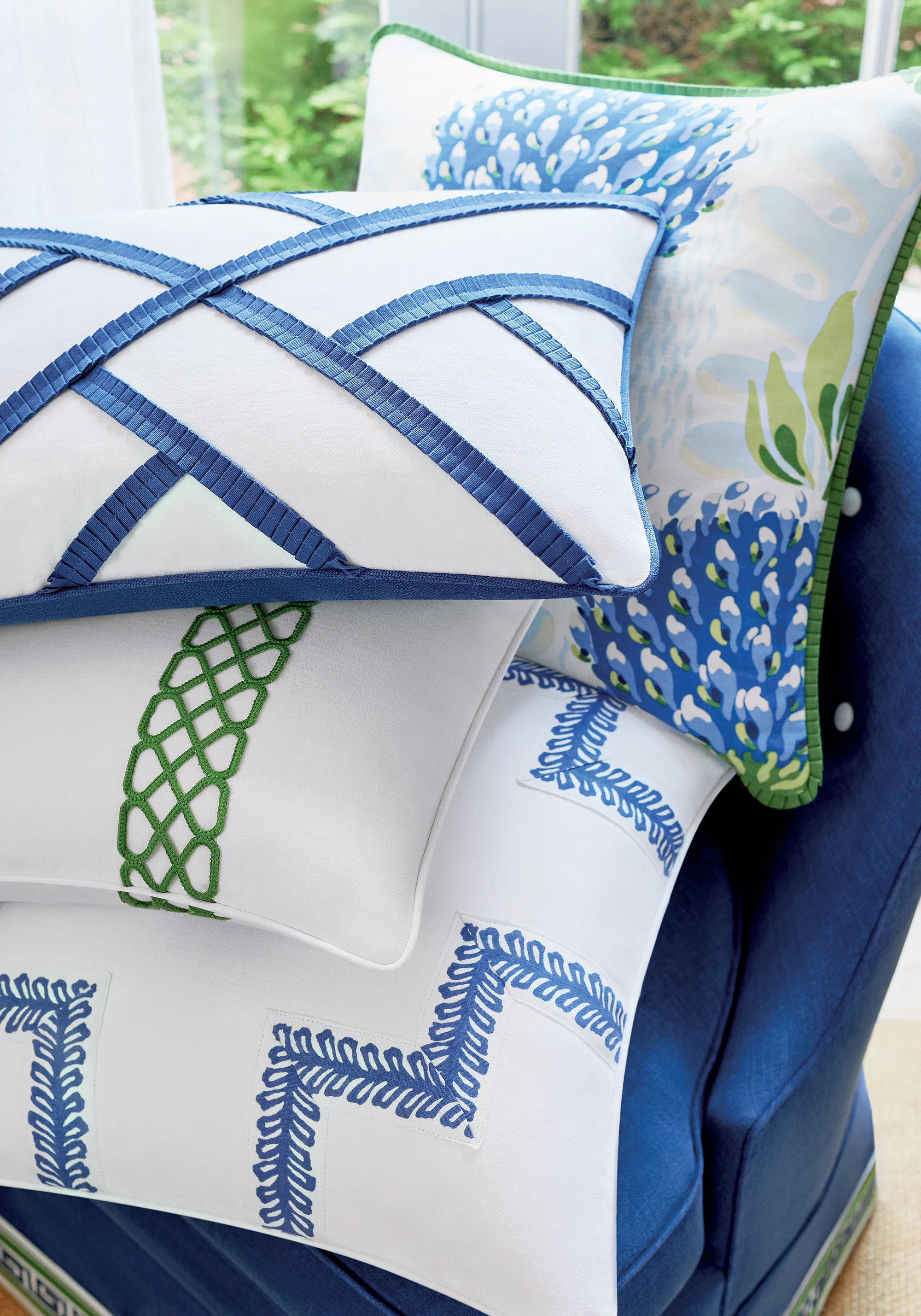 Thibaut Avenue Tape in Kelly and Bermuda (E12107)