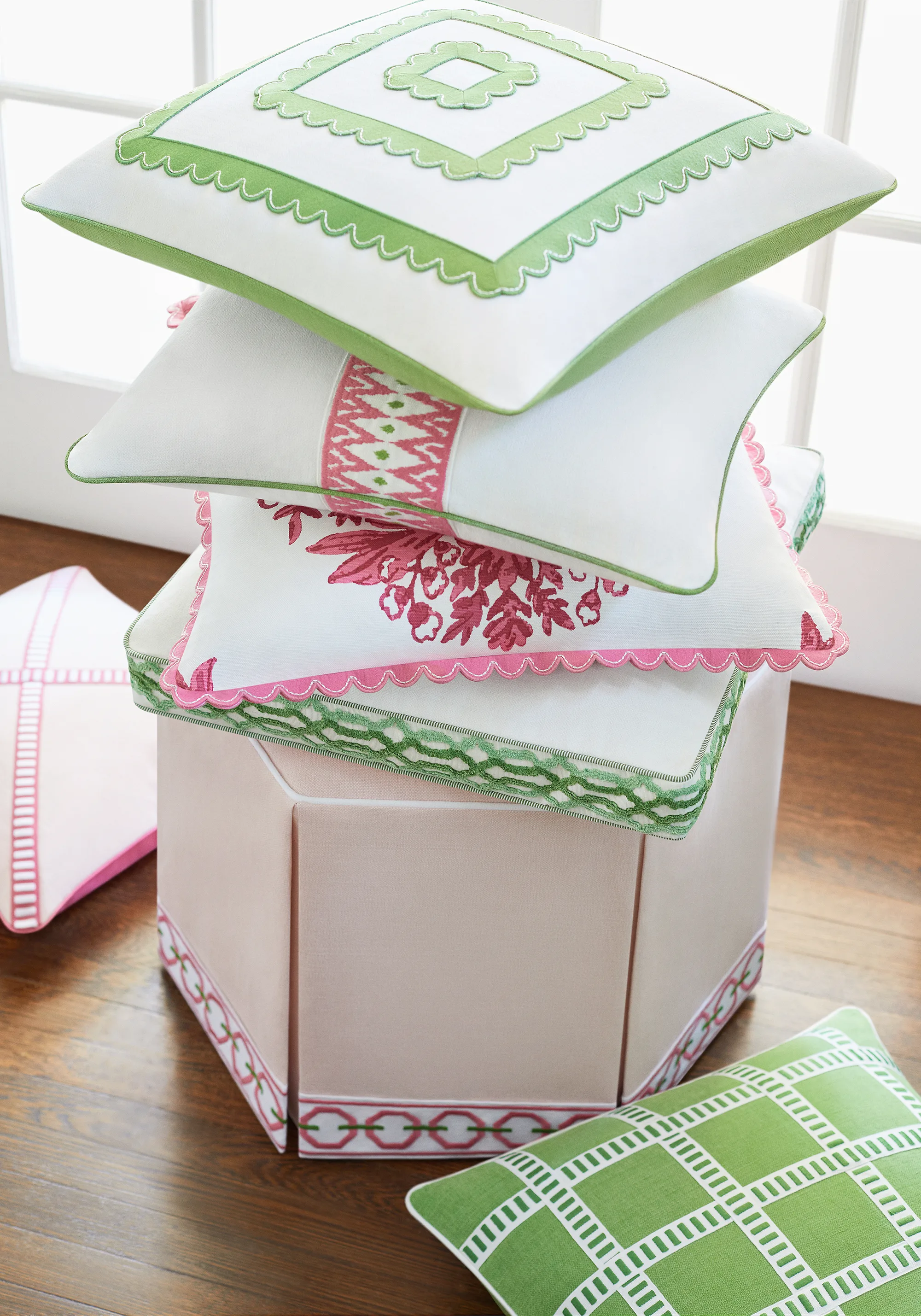 Thibaut Dash Tape in White on Kelly (E12130)