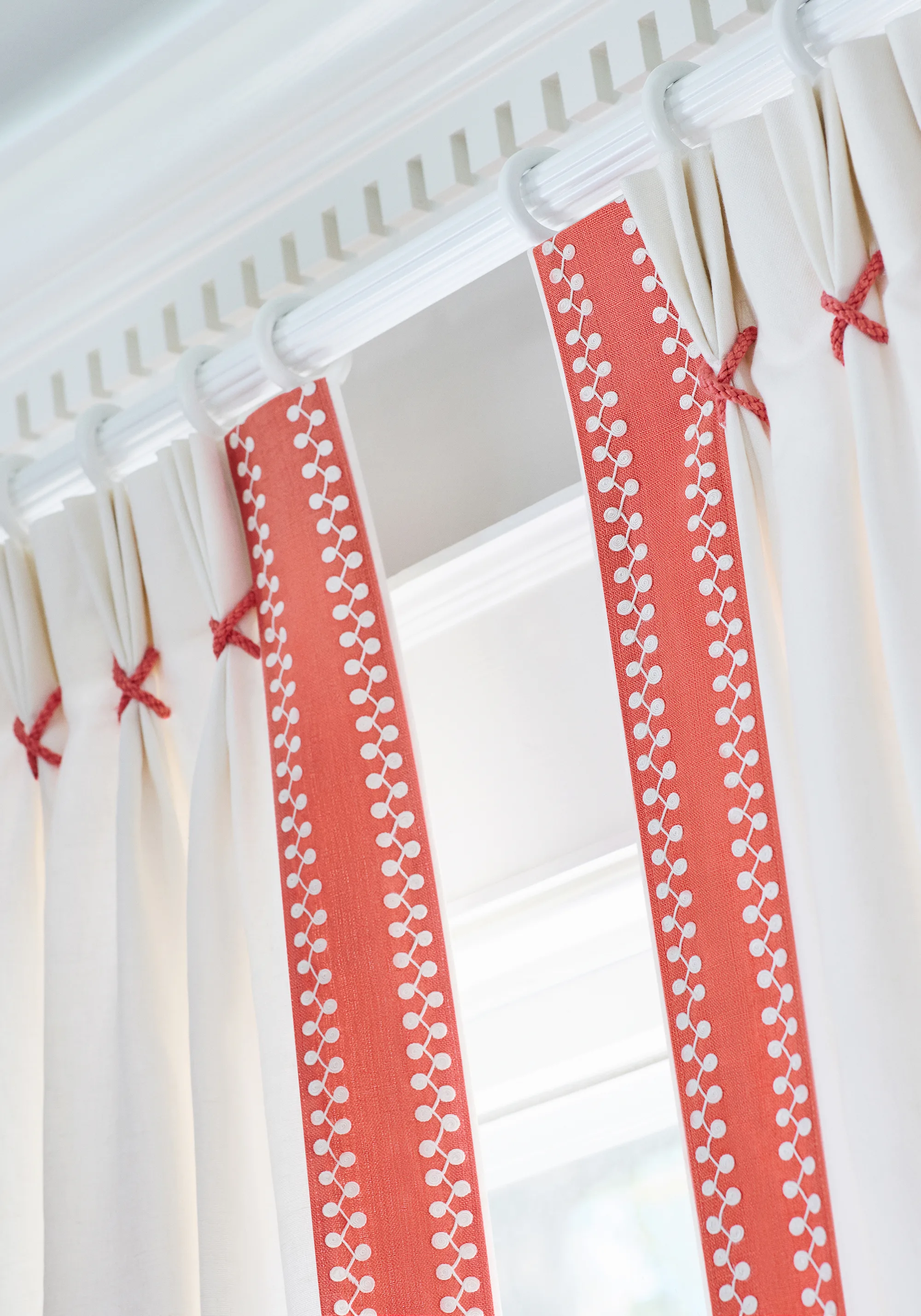 Thibaut Perla Tape in Coral (E12220)