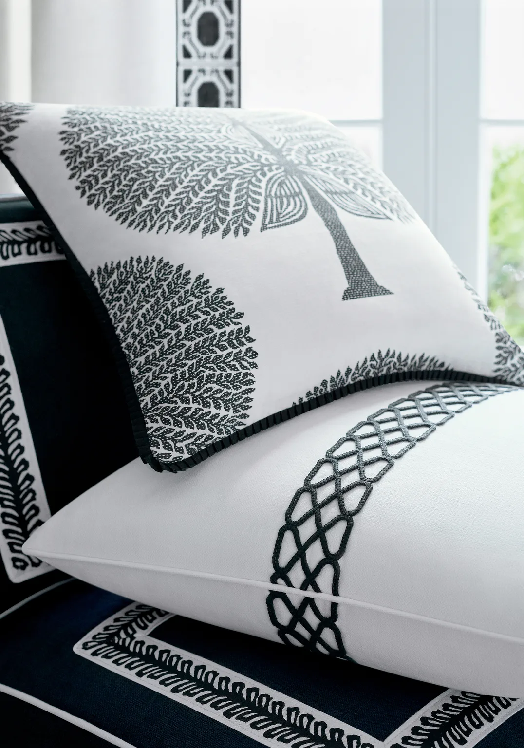 Thibaut Pleated Tape in Onyx (E12069)