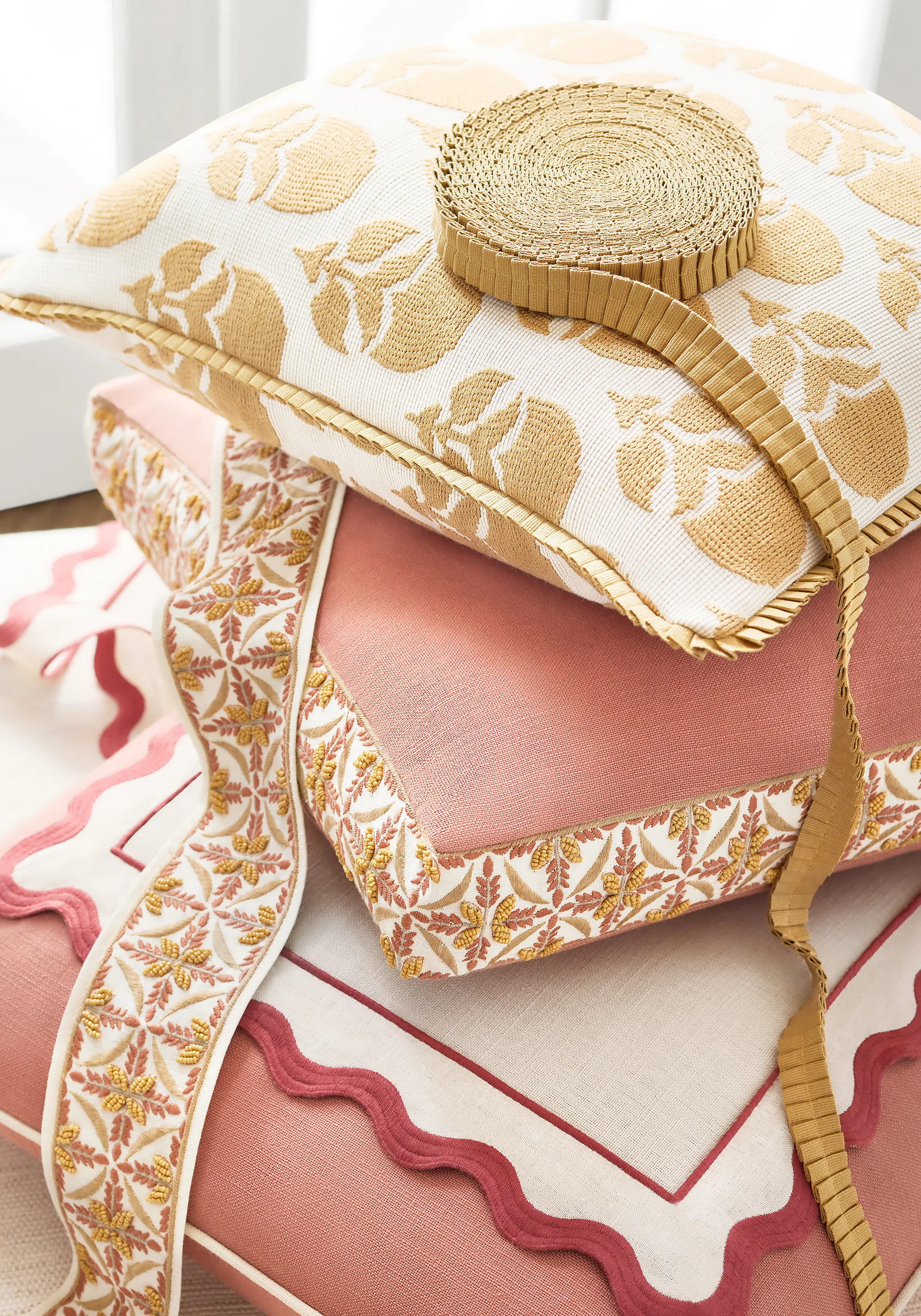 Thibaut Pleated Tape in Soft Gold (E12310)