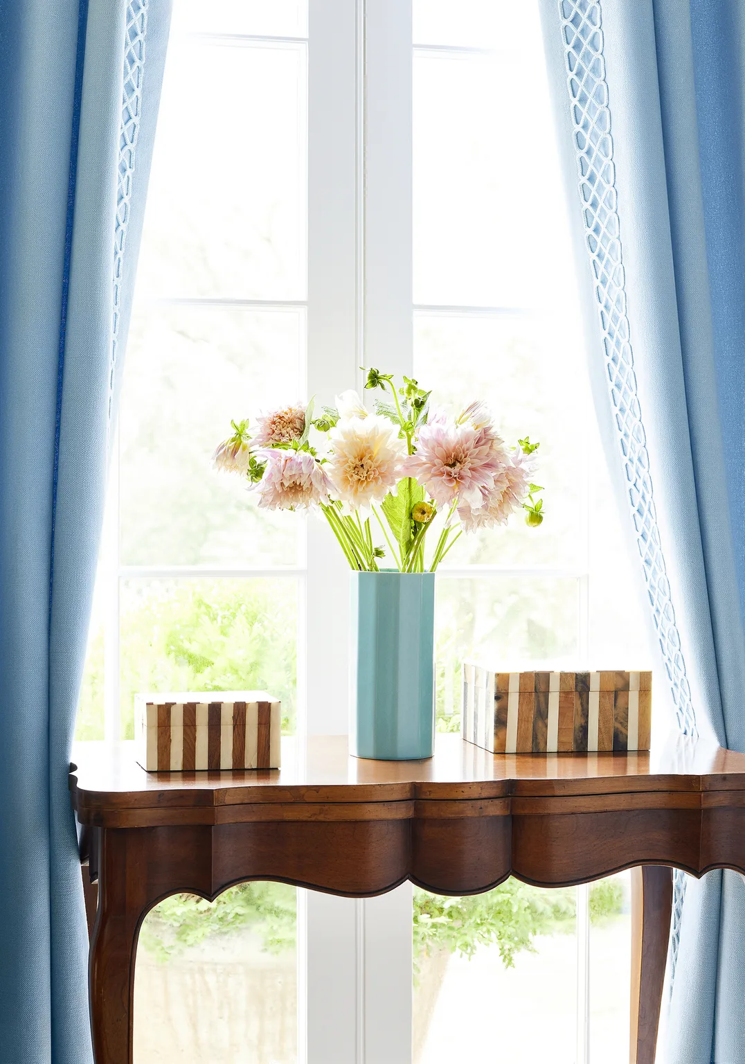 Thibaut Ripley Applique in Sky (E12033)