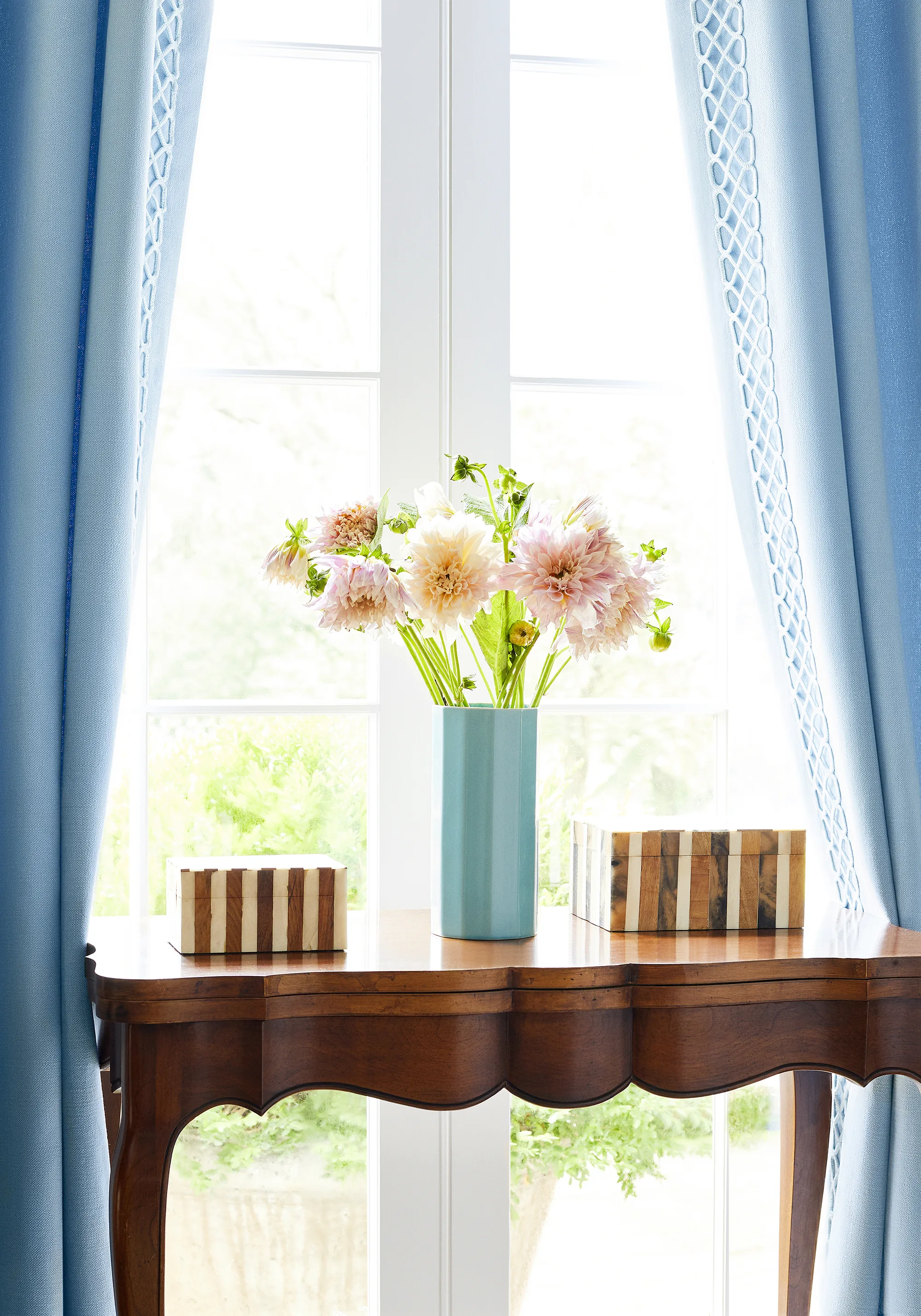 Thibaut Ripley Applique in Sky (E12033)