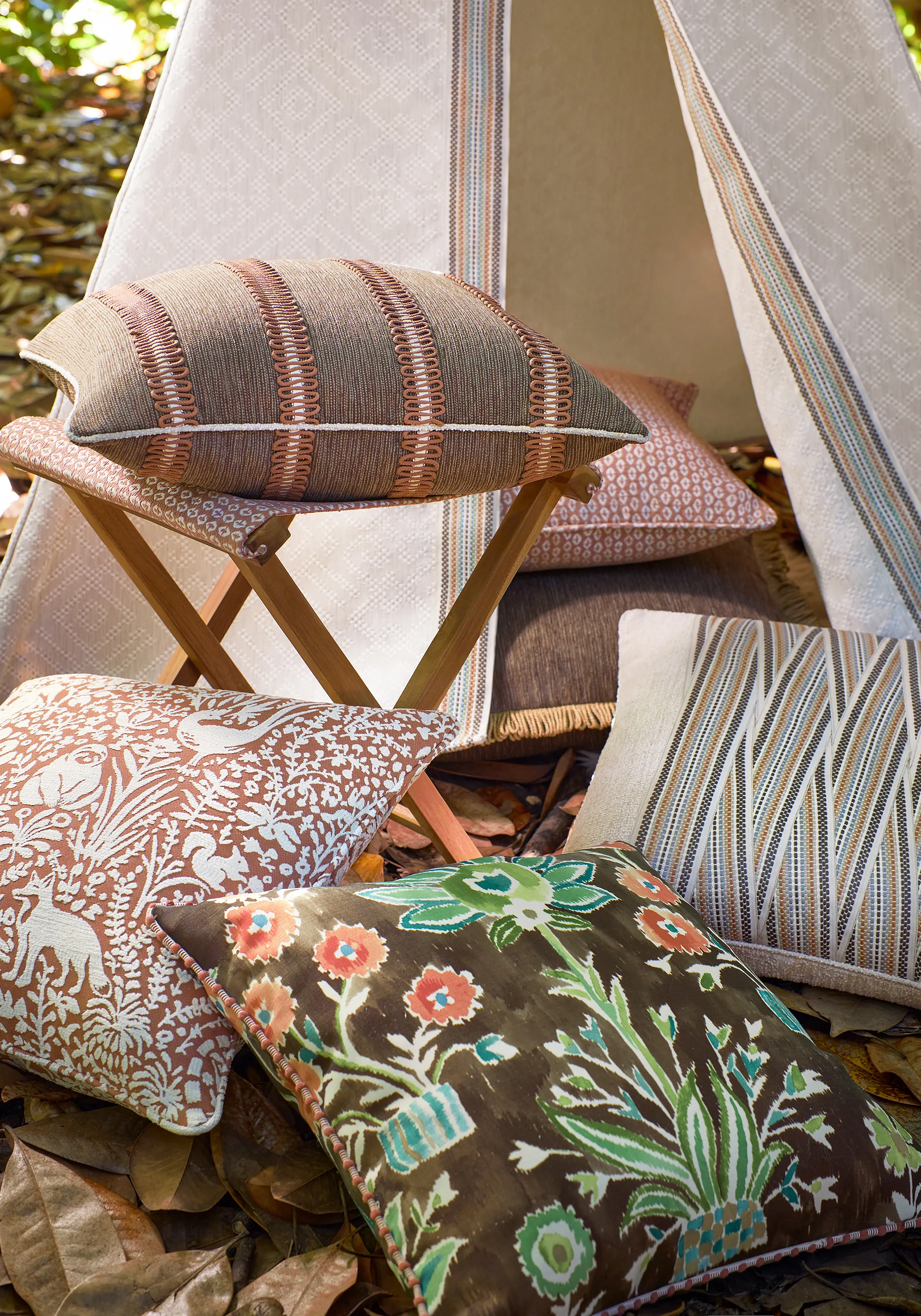 Thibaut Sashay Applique in Terracotta (E12431)