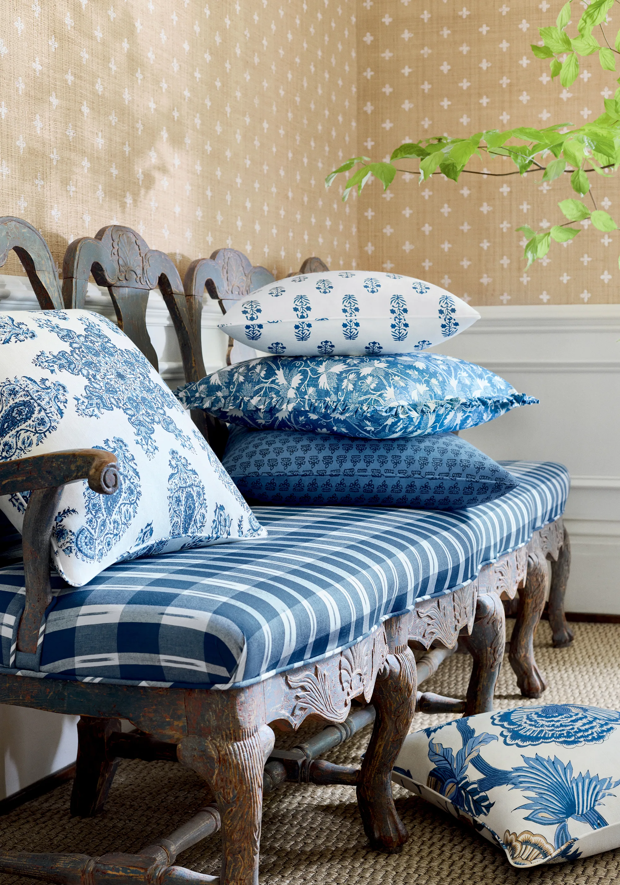 T36450 | Bethany - White on Natural Thibaut Bethany in White on Natural (T36450)