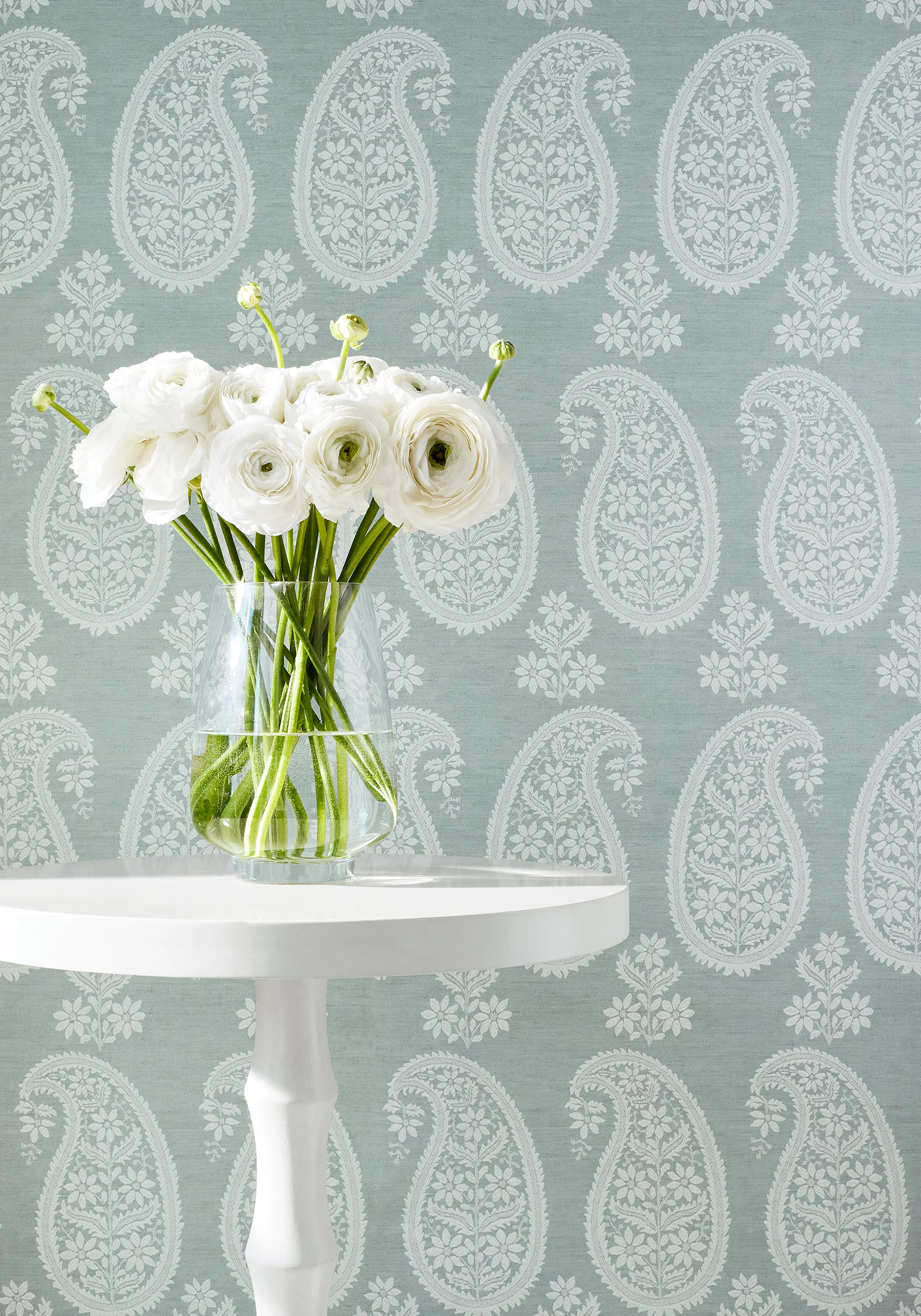 AT16112 | Campania Paisley - Sage Anna French Campania Paisley in Sage (AT16112)