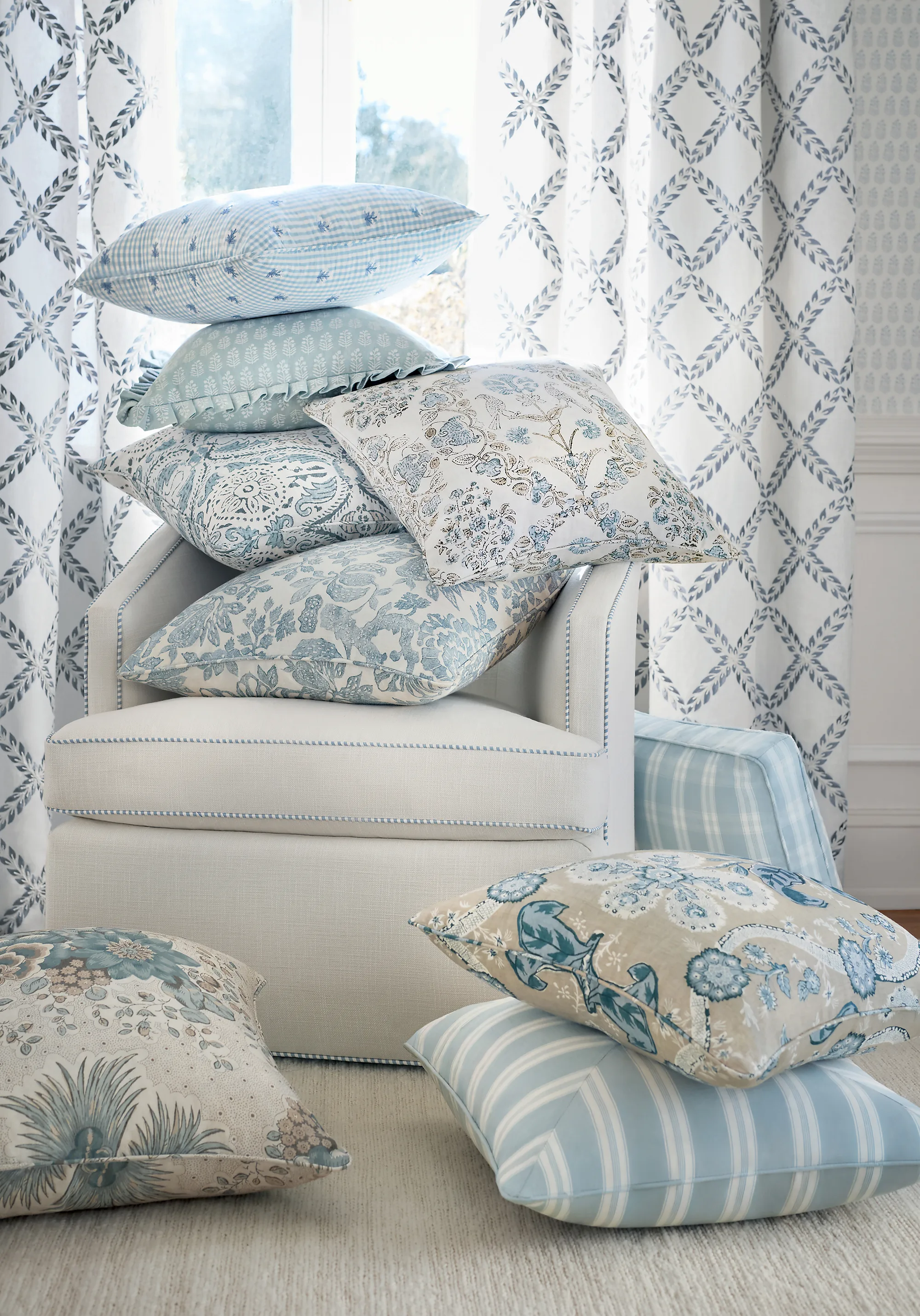 Anna French Chloe in Spa Blue on White (AT10752)