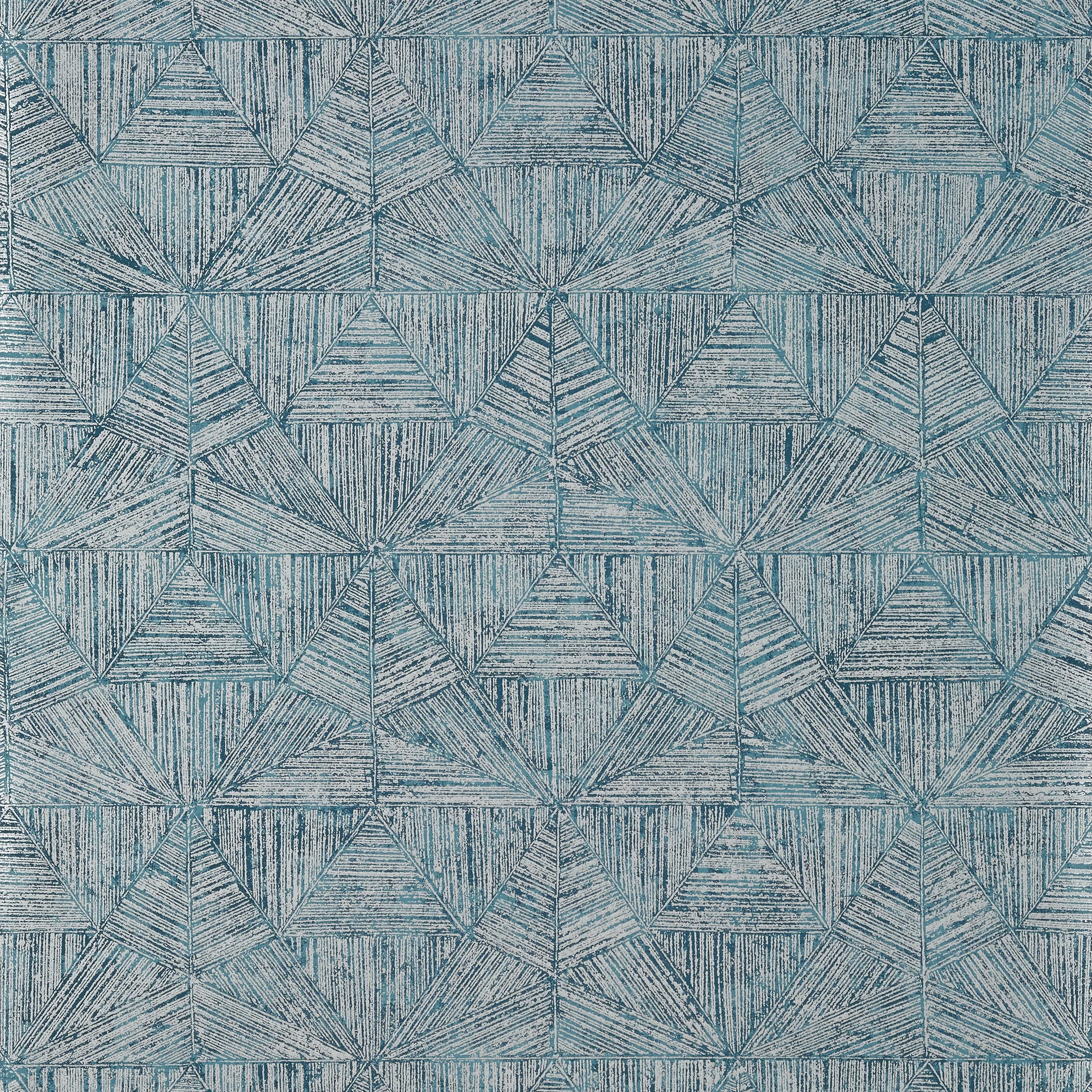 T10462 | Crystalla – Metallic Silver on Mineral