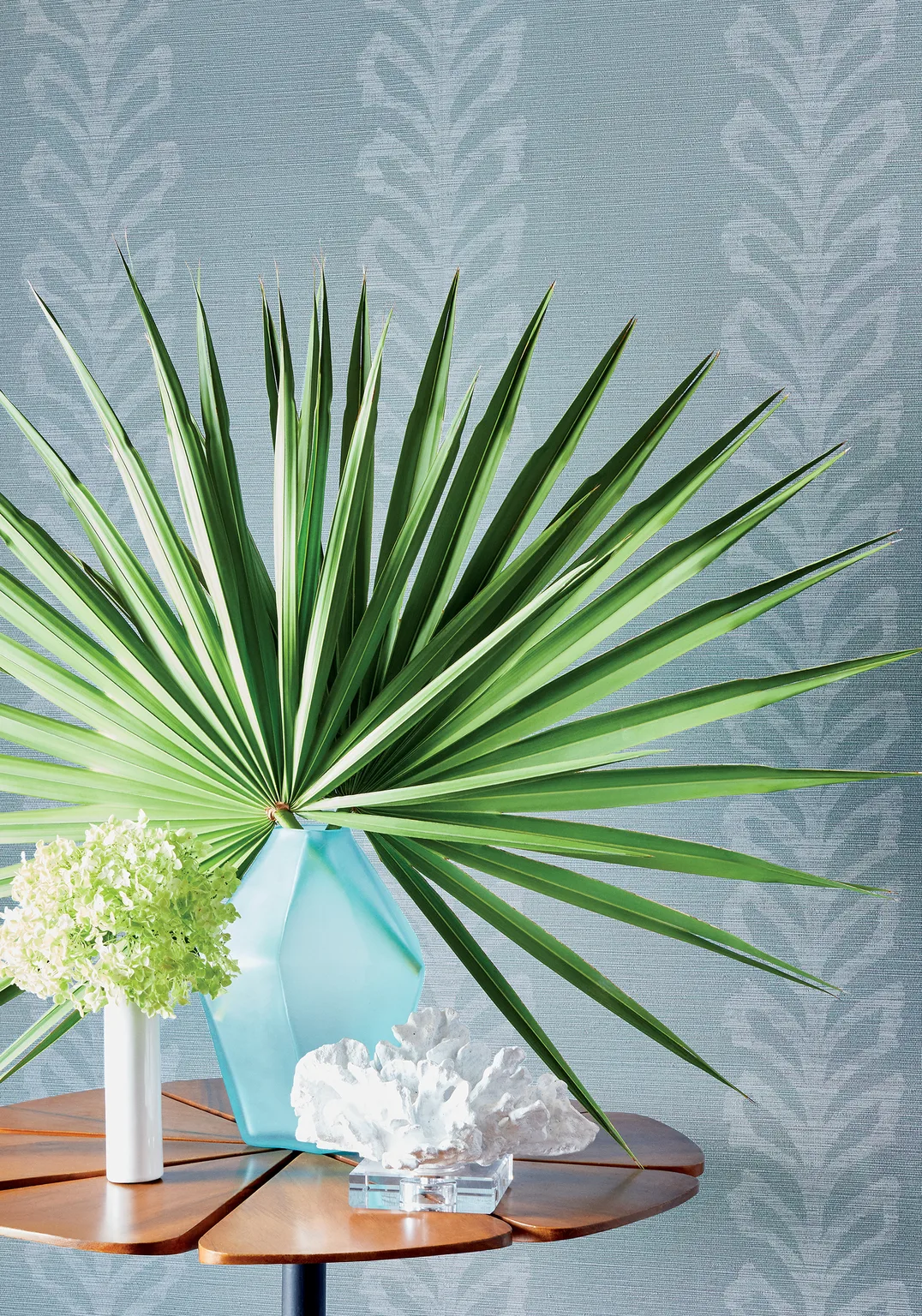 Thibaut Evia in Mineral and White (T10904)