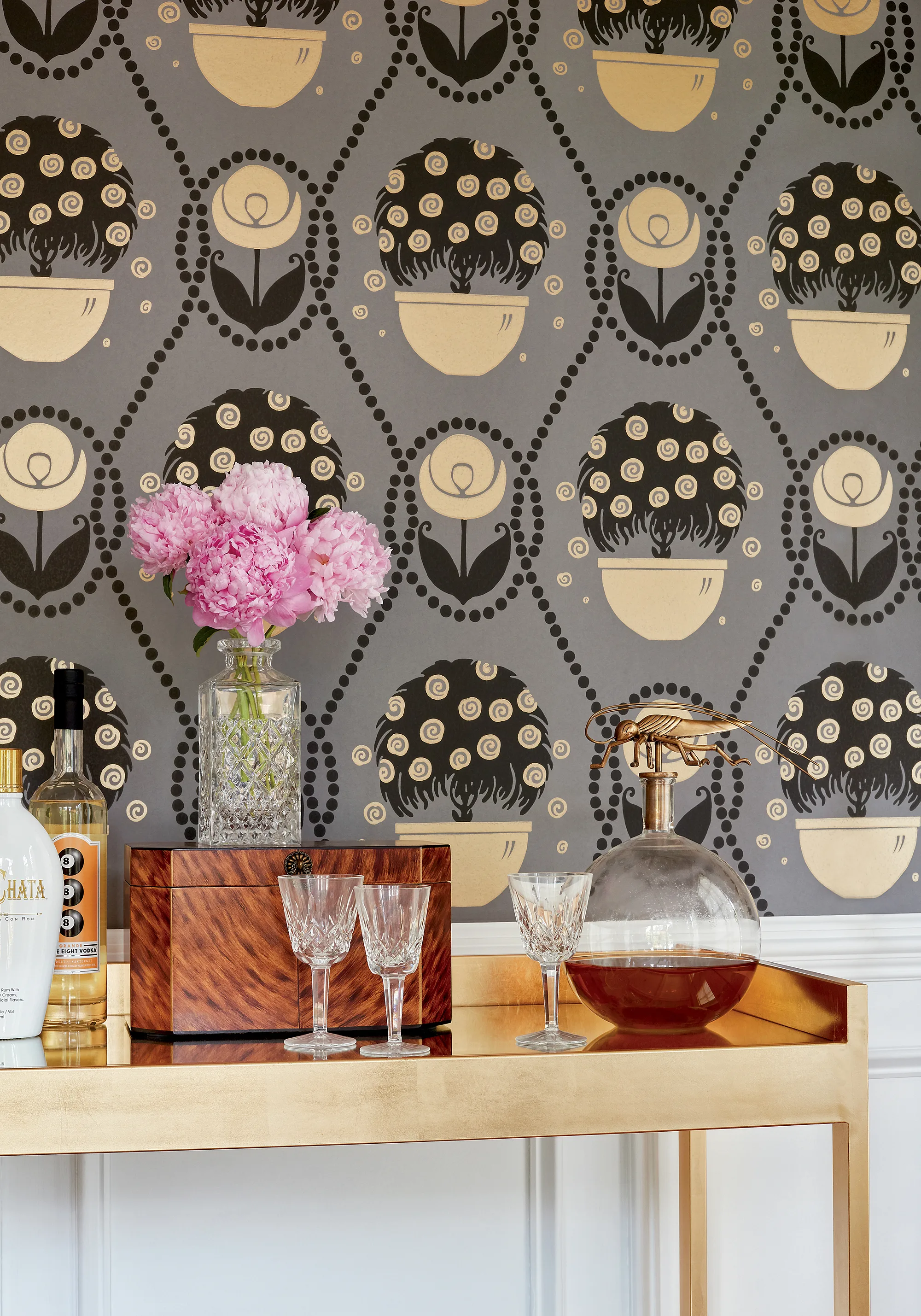 Thibaut Rene in Metallic Gold on Charcoal (T2957)
