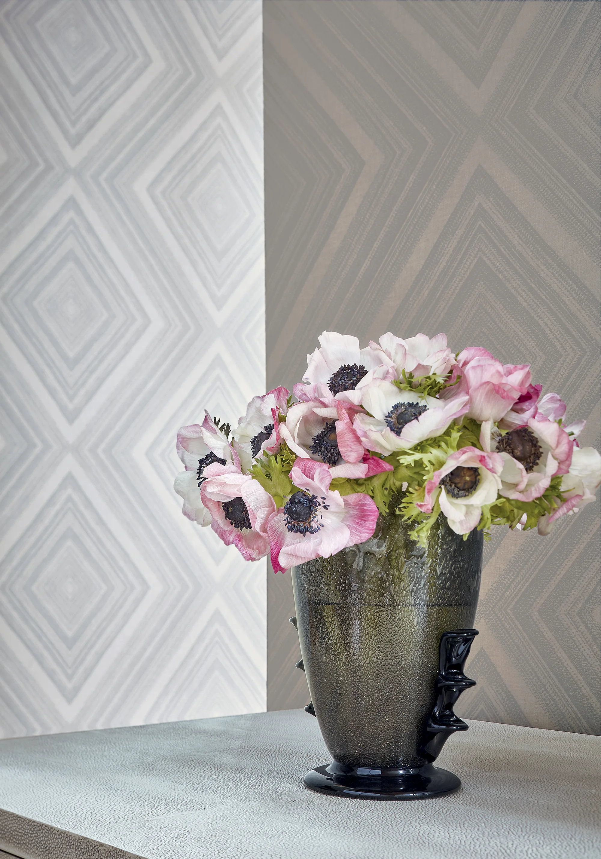 Thibaut Tappeto in Charcoal (T4043)