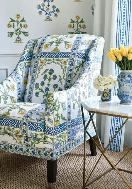 T10664 | Indian Flower - Blue and Yellow room view