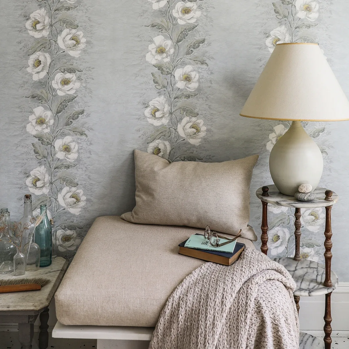 AST4067 | Dutch Garland Pale Blue Gardenia Stripe Wallpaper