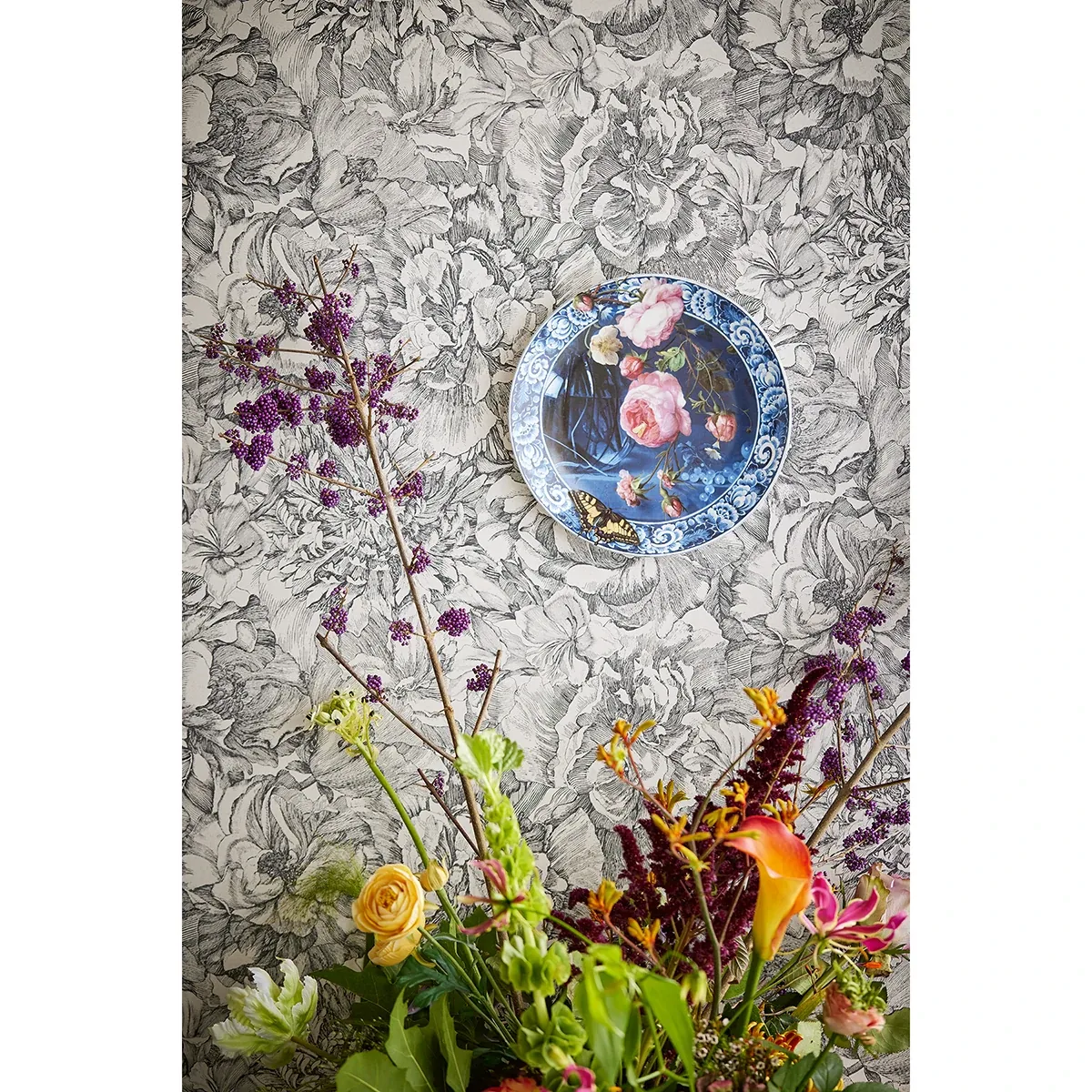 Brewster Home Fashions Auguste Charcoal Floral Wallpaper | Wallpaper Twins Brewster Home Fashions Auguste Charcoal Floral Wallpaper - SKU 307340