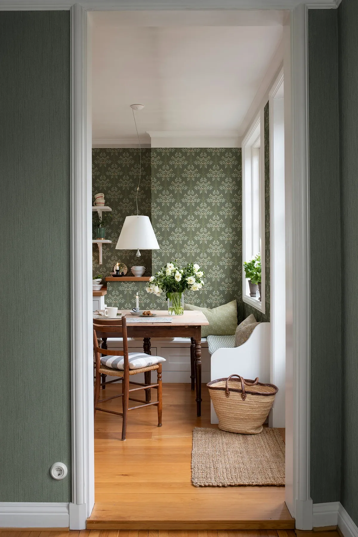 Brewster Home Fashions Blackberry Grey Vine Trellis Wallpaper | Wallpaper Twins Brewster Home Fashions Blackberry Grey Vine Trellis Wallpaper - SKU 4171-82055
