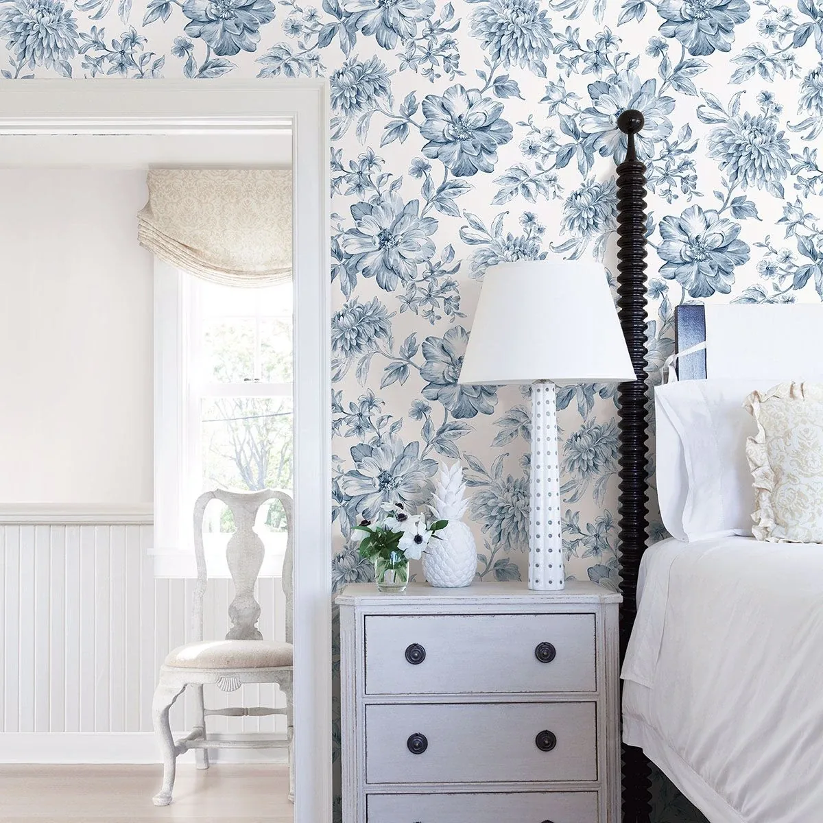 UW25895 | Gabriela Blue Floral Wallpaper