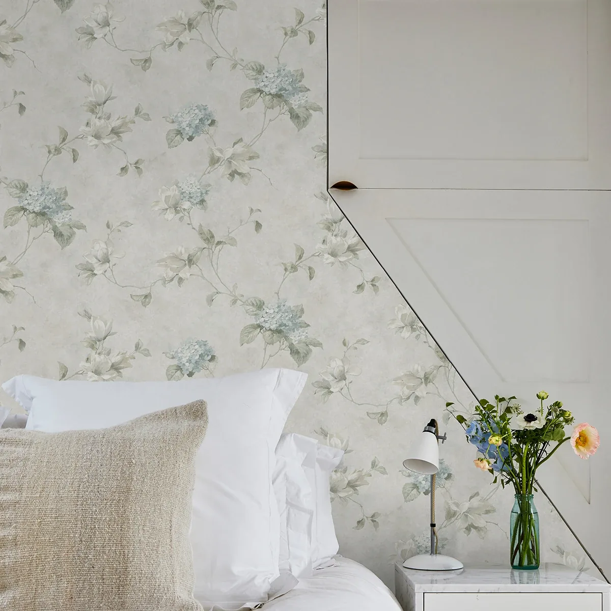 Brewster Home Fashions Magnolia Light Blue Hydrangea Trail Wallpaper | Wallpaper Twins Brewster Home Fashions Magnolia Light Blue Hydrangea Trail Wallpaper - SKU 3123-76306