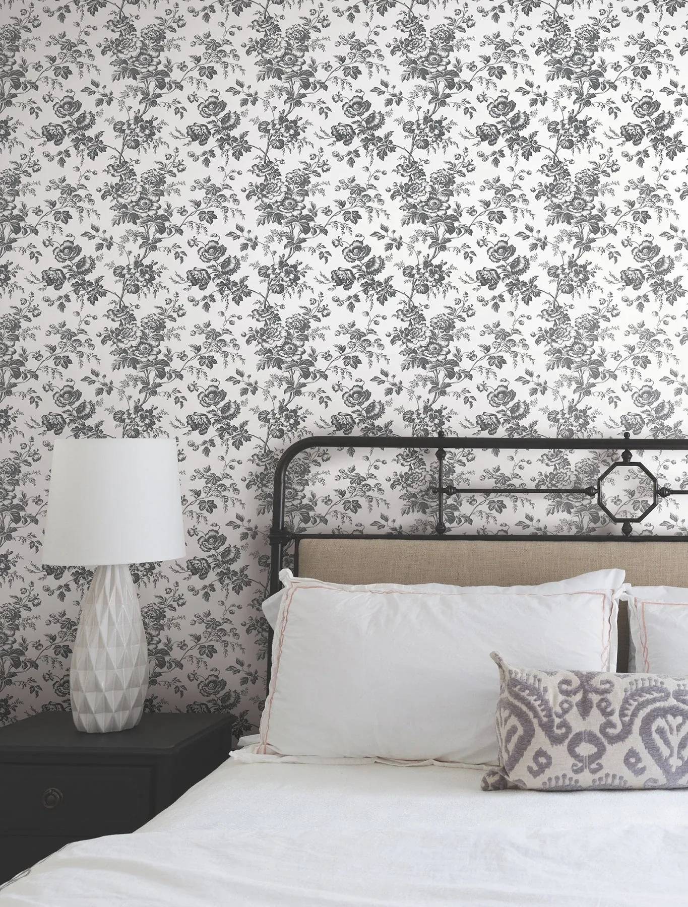 York Wallcoverings Anemone Toile Black Wallpaper | Wallpaper Twins York Wallcoverings Anemone Toile Black Wallpaper - SKU RT7875