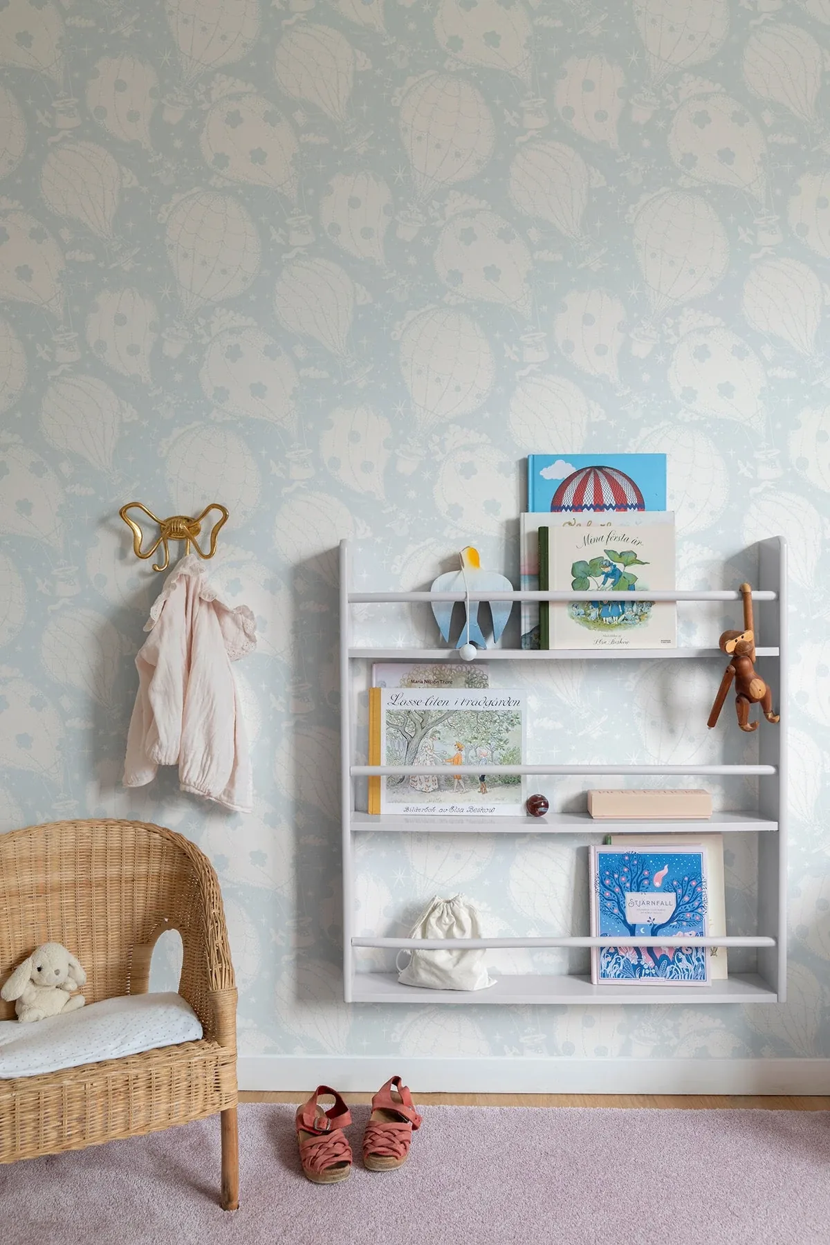 York Wallcoverings Ballongerna Light Blue Wallpaper | Wallpaper Twins York Wallcoverings Ballongerna Light Blue Wallpaper - SKU MB29005