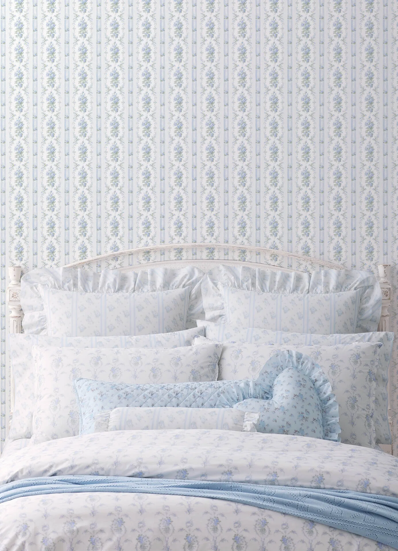 A-Street Prints Dreamy Days wallpaper, color Sweet Blue, SKU AST6087