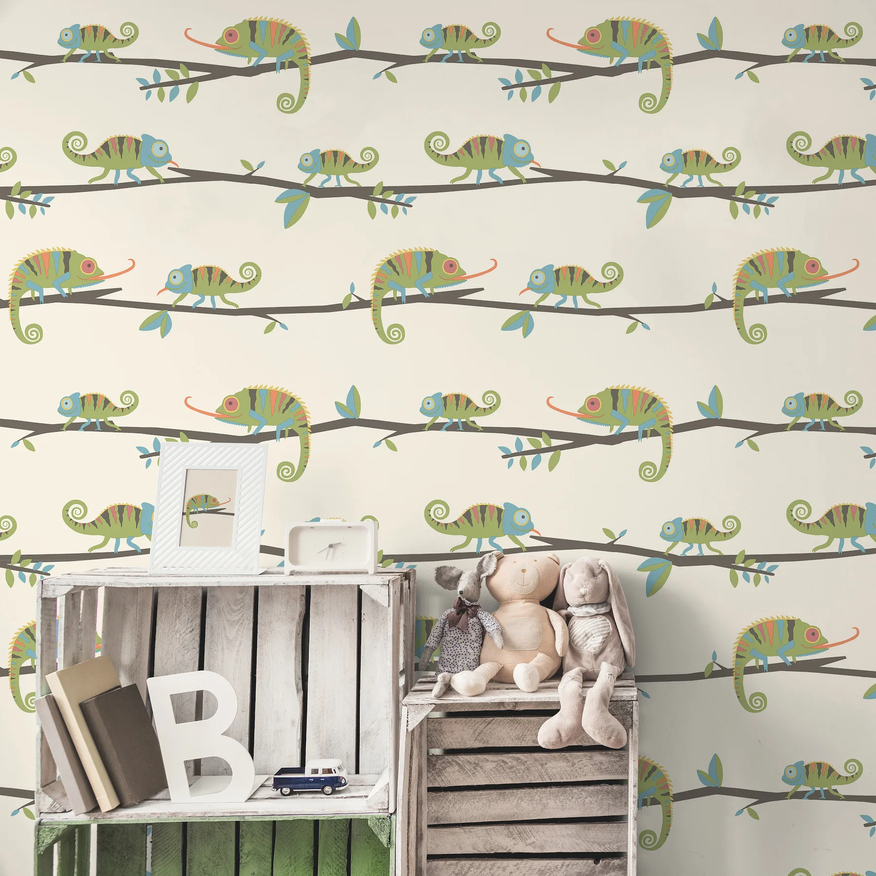 Advantage Chameleon Family wallpaper, color Green, SKU 4203-27559