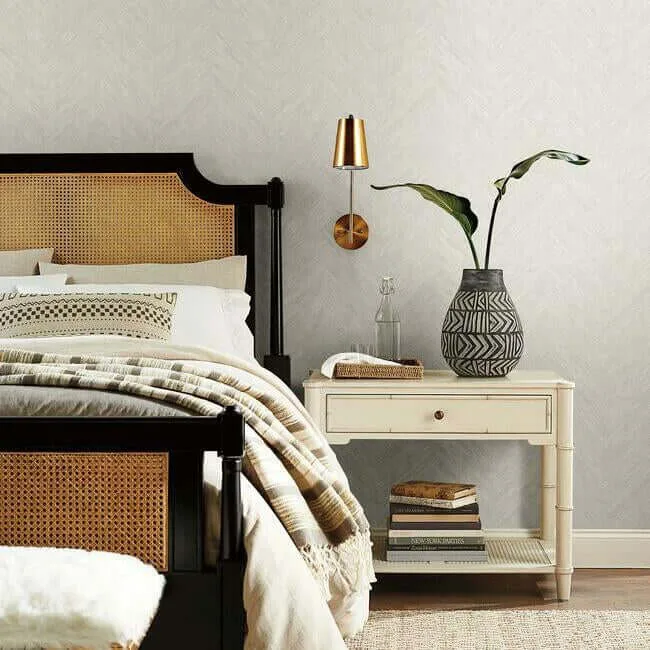 Antonina Vella Chevron wallpaper, color White Metallic, SKU BO6601