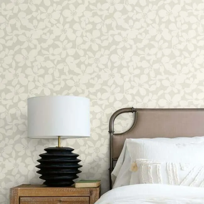 Antonina Vella Free Spirit - Pearl Wallpaper | Buy Online Antonina Vella Free Spirit wallpaper, color Pearl, SKU BO6683