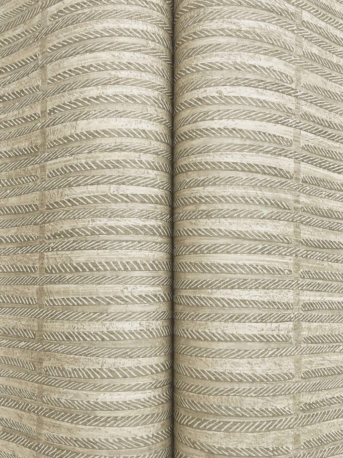 Antonina Vella Iringa - Linen Wallpaper | Buy Online Antonina Vella Iringa wallpaper, color Linen, SKU AB3053
