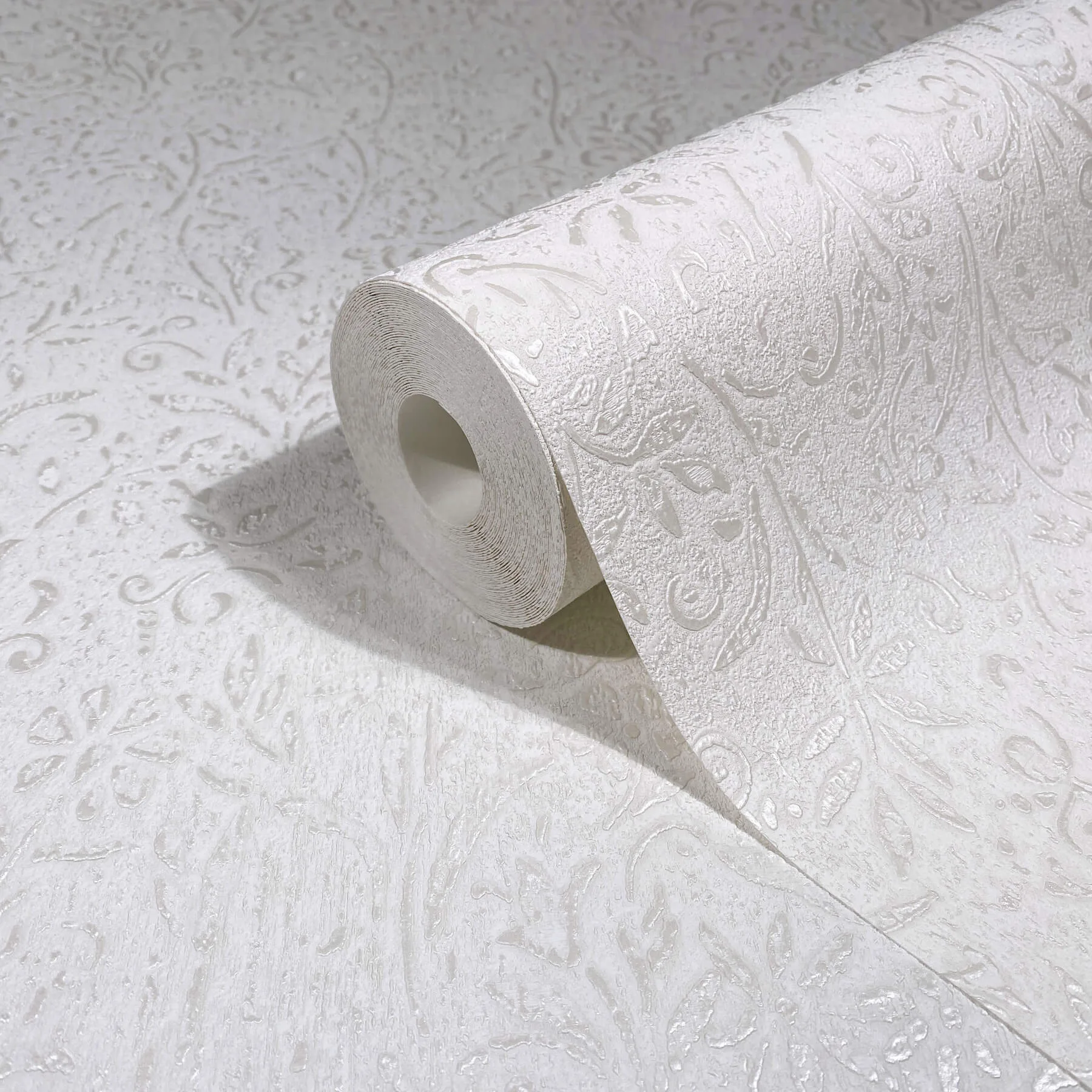 Antonina Vella Sculpted Floral wallpaper, color Pearl, SKU MA35530
