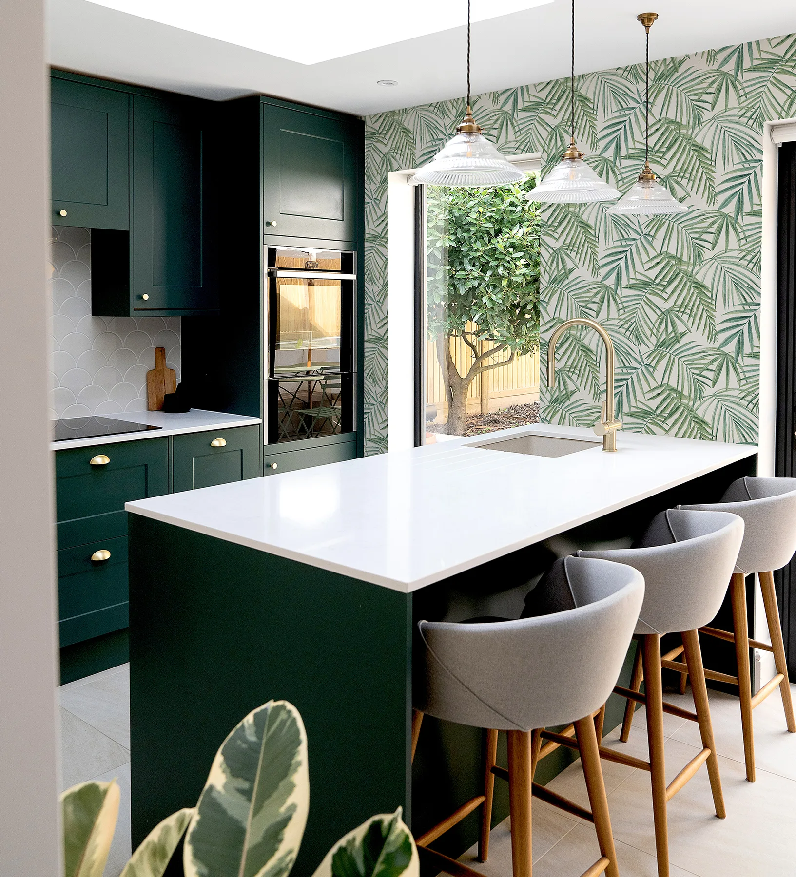 Arthouse Juan - Green Wallpaper | Buy Online Arthouse Juan wallpaper, color Green, SKU AH923909