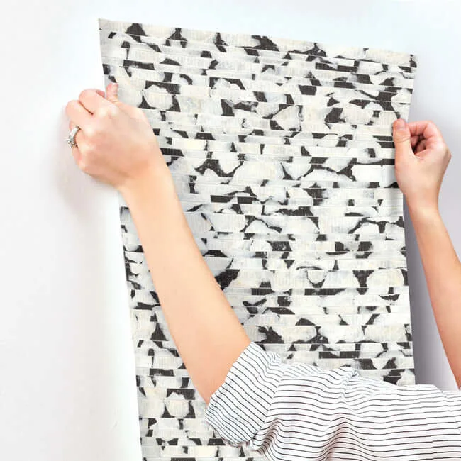 Carol Benson-Cobb Capiz Offering wallpaper, color Black & White, SKU CC1201