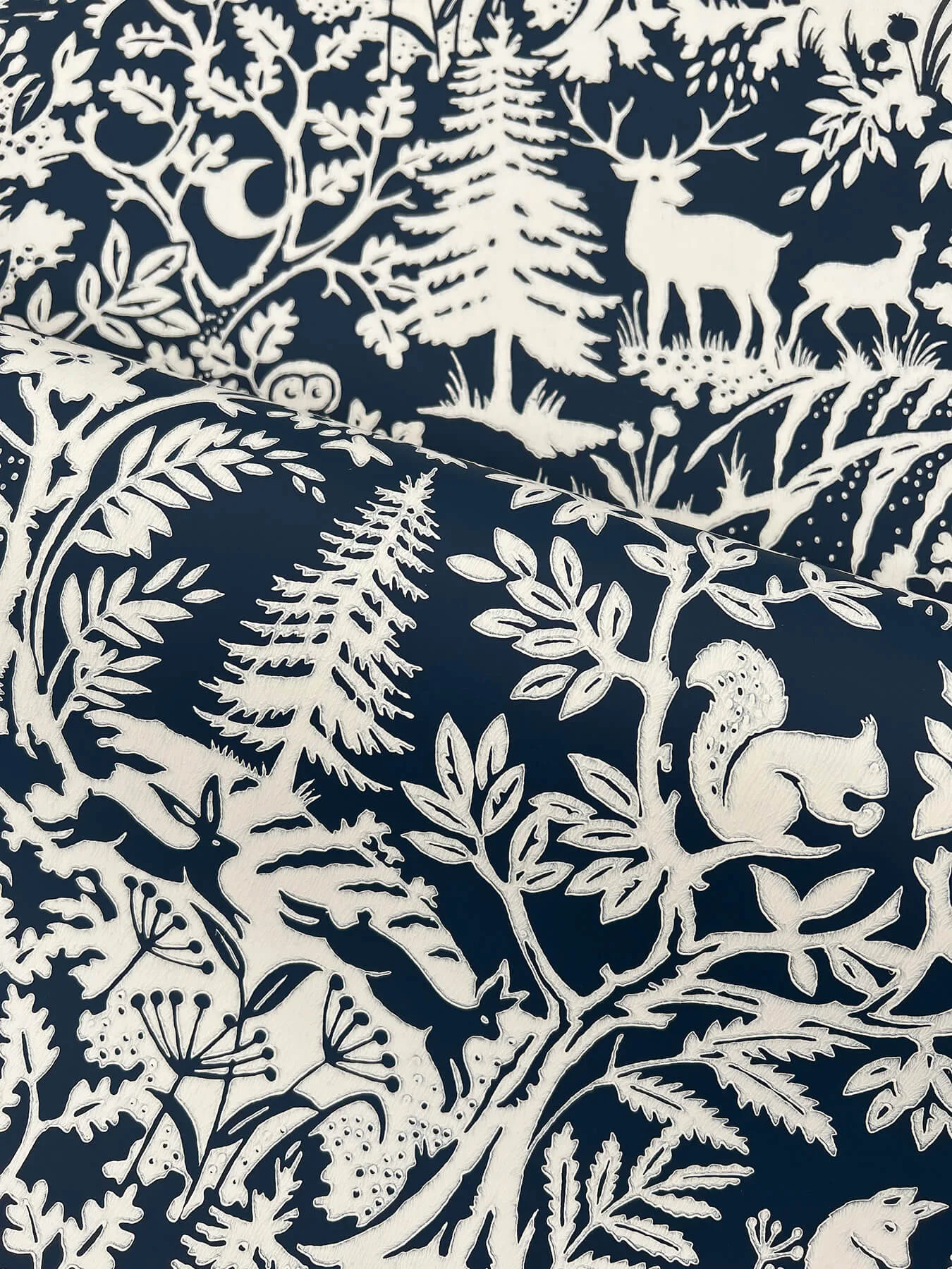 Chesapeake Alrick wallpaper, color Navy, SKU 3125-72324
