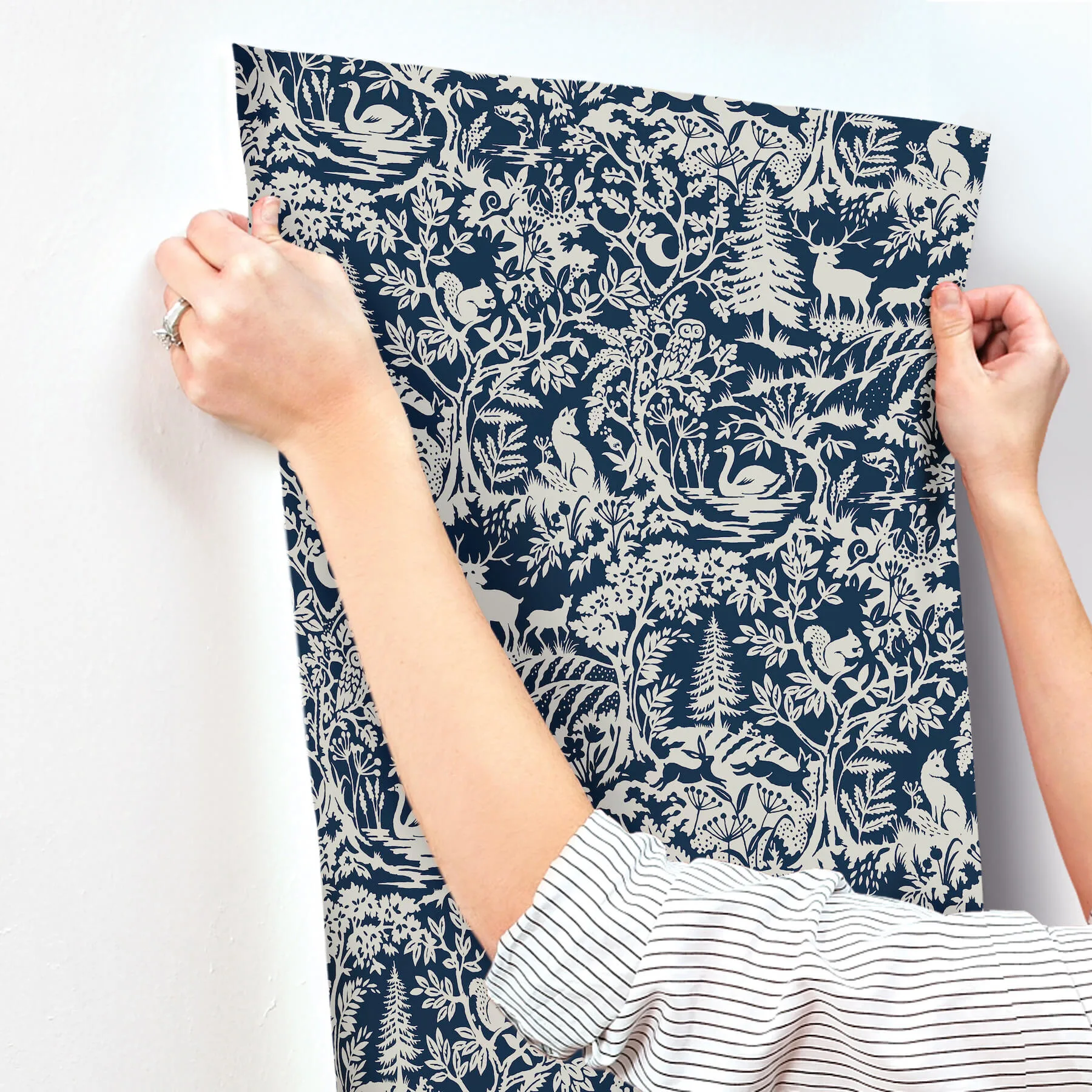 Chesapeake Alrick - Navy Wallpaper | Buy Online Chesapeake Alrick wallpaper, color Navy, SKU 3125-72324