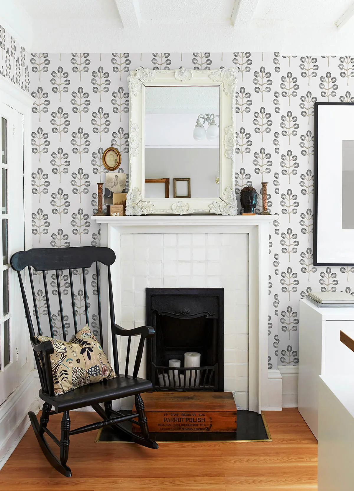 Chesapeake Plum Tree wallpaper, color Black, SKU 3124-13875