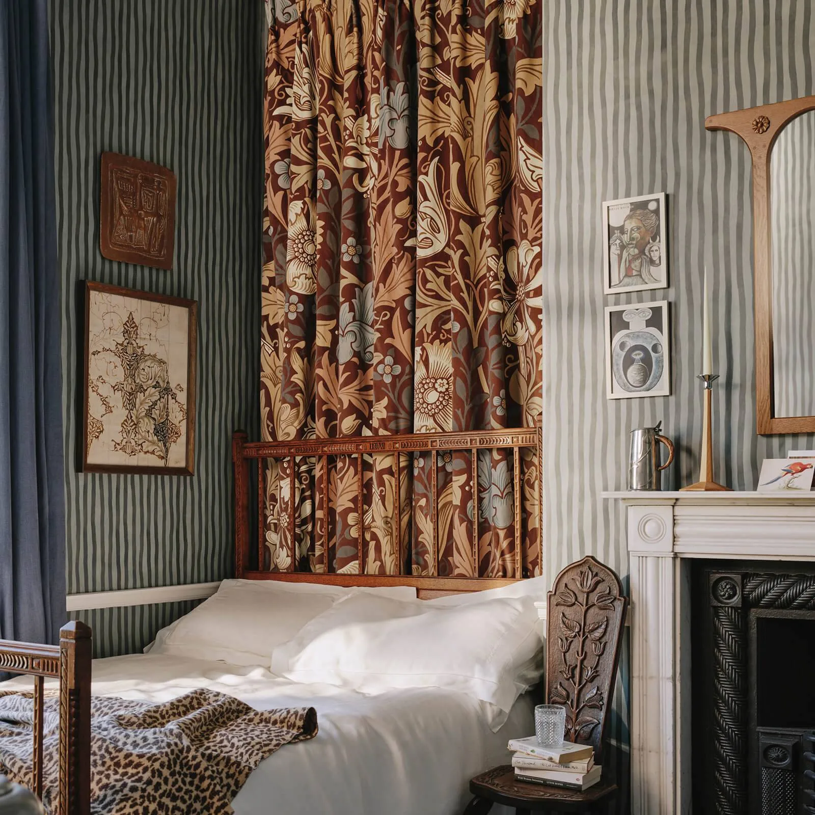 House of Hackney Artist's Stripe Wallpaper in Apatite House of Hackney Artist's Stripe wallpaper in Apatite, stripes in apatite