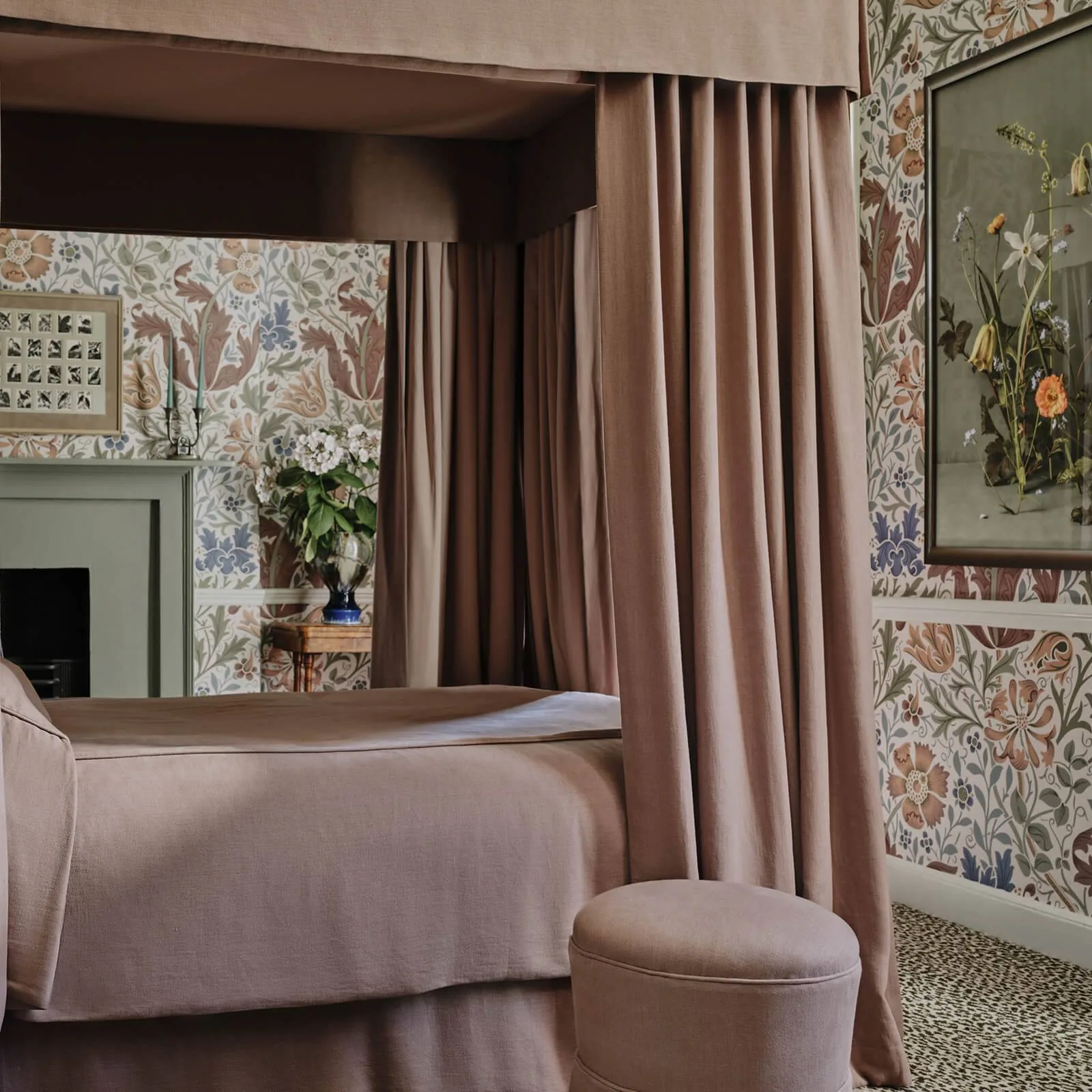 House of Hackney Compton Magna Wallpaper in Cirrus House of Hackney Compton Magna wallpaper in Cirrus, blooms and foliage in cirrus