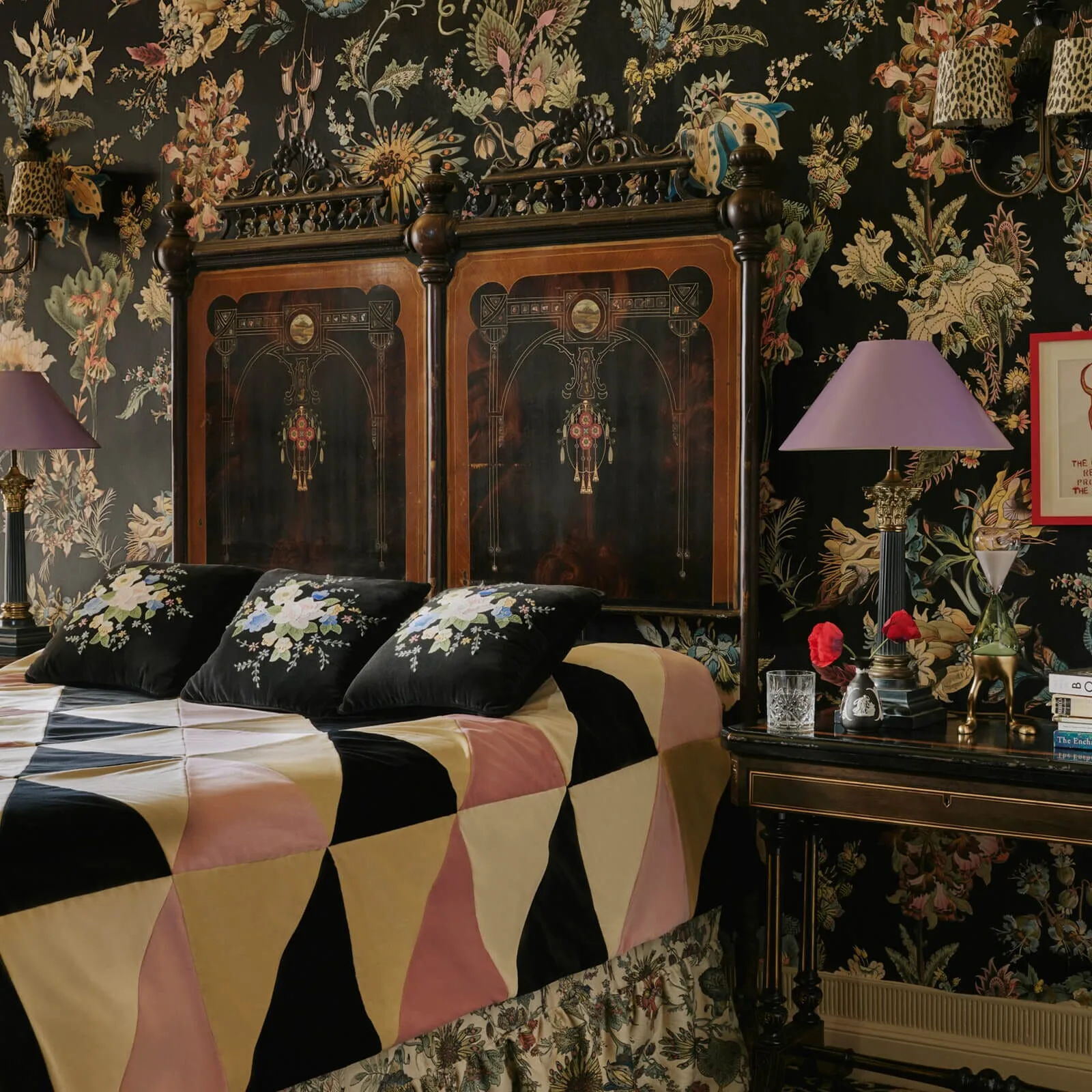 House of Hackney Flora Fantasia wallpaper in Noir, blooms and foliage in noir