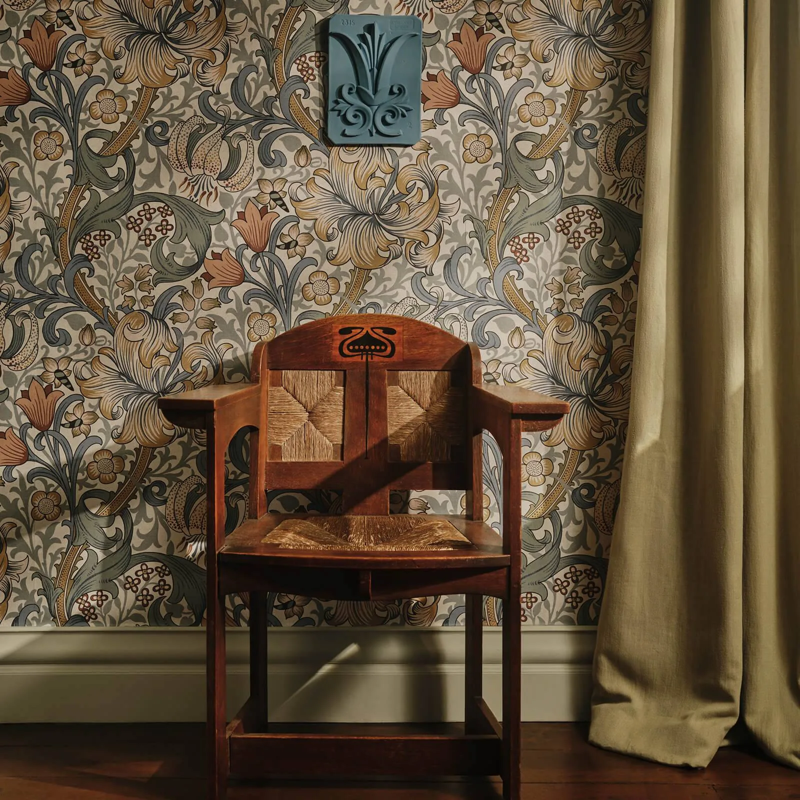 House of Hackney Golden Lily Wallpaper in Moonstone House of Hackney Golden Lily wallpaper in Moonstone, blooms and foliage in moonstone