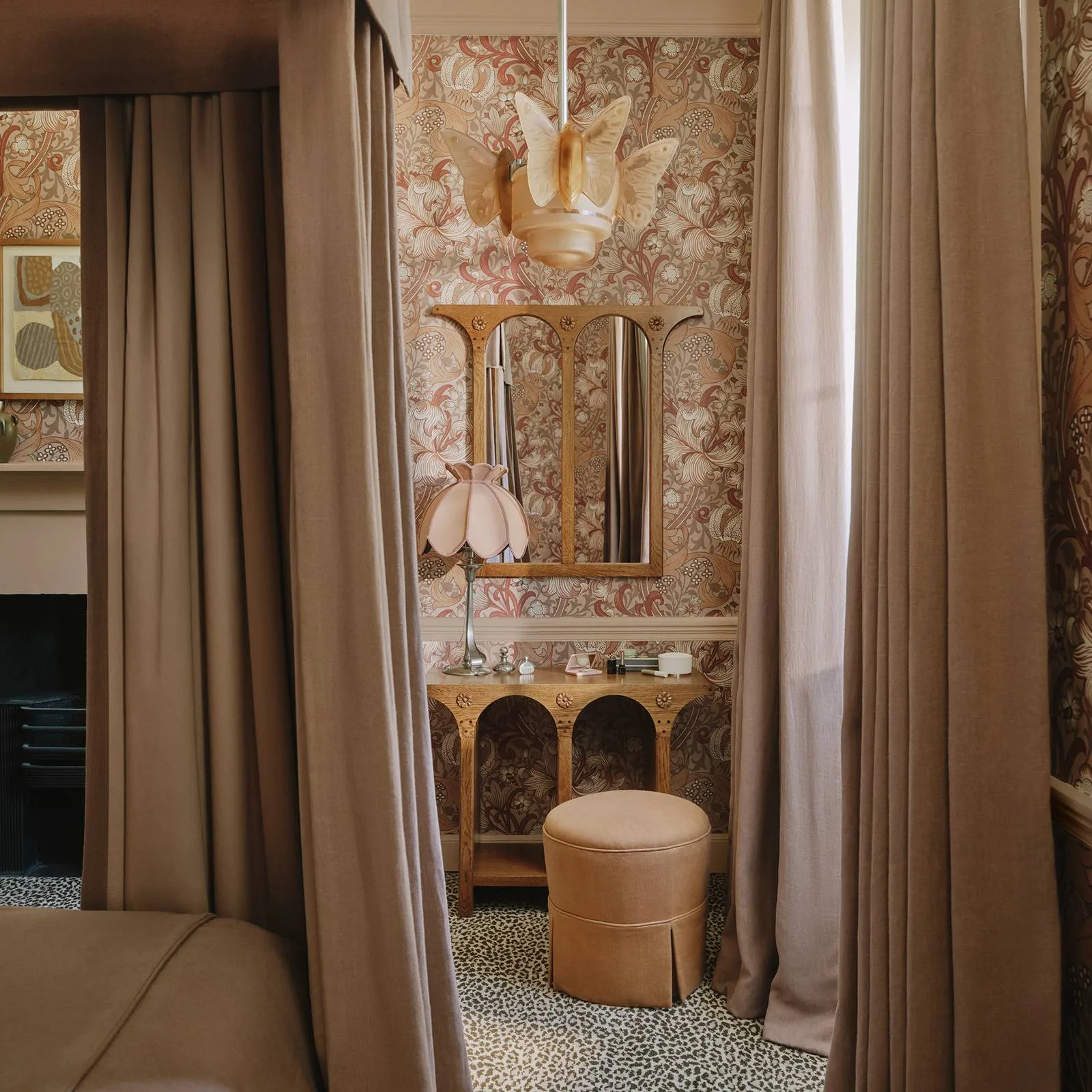 House of Hackney Golden Lily Wallpaper in Tourmaline House of Hackney Golden Lily wallpaper in Tourmaline, blooms and foliage in tourmaline