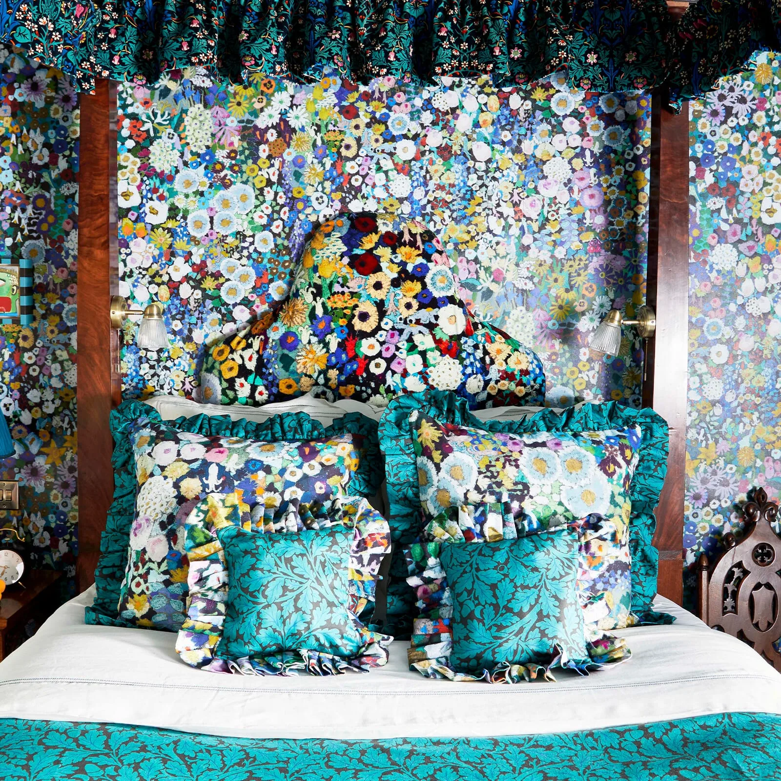 House of Hackney Woodstock Wallpaper in Meadow House of Hackney Woodstock wallpaper in Meadow, blooms and foliage in meadow