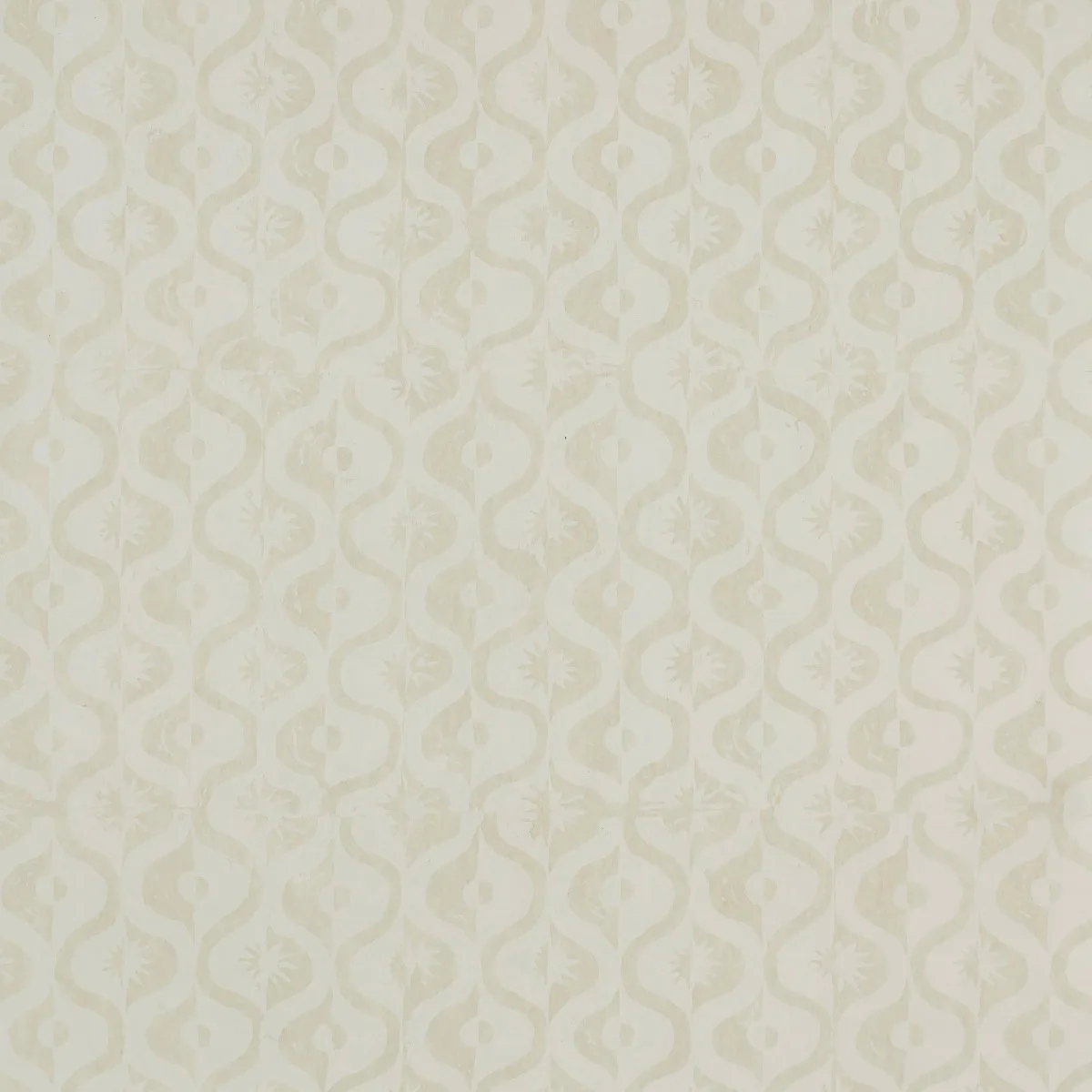 Lee Jofa Small Medallion in Off White (PBFC-3523.1.0)