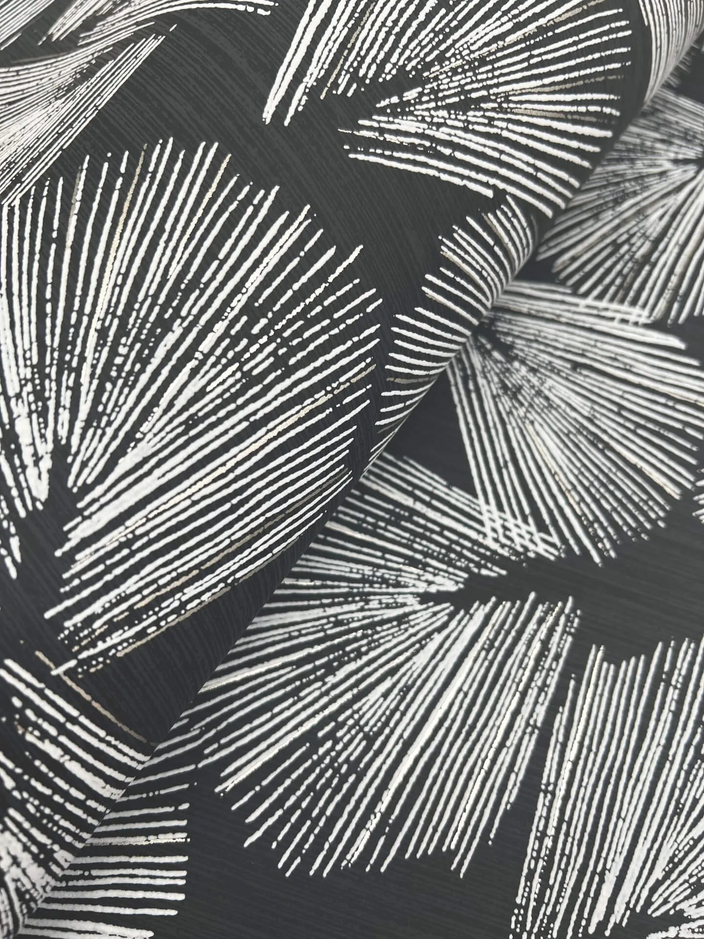Lemieux et Cie Elora Leaf - Black Wallpaper | Buy Online Lemieux et Cie Elora Leaf wallpaper, color Black, SKU LM5351