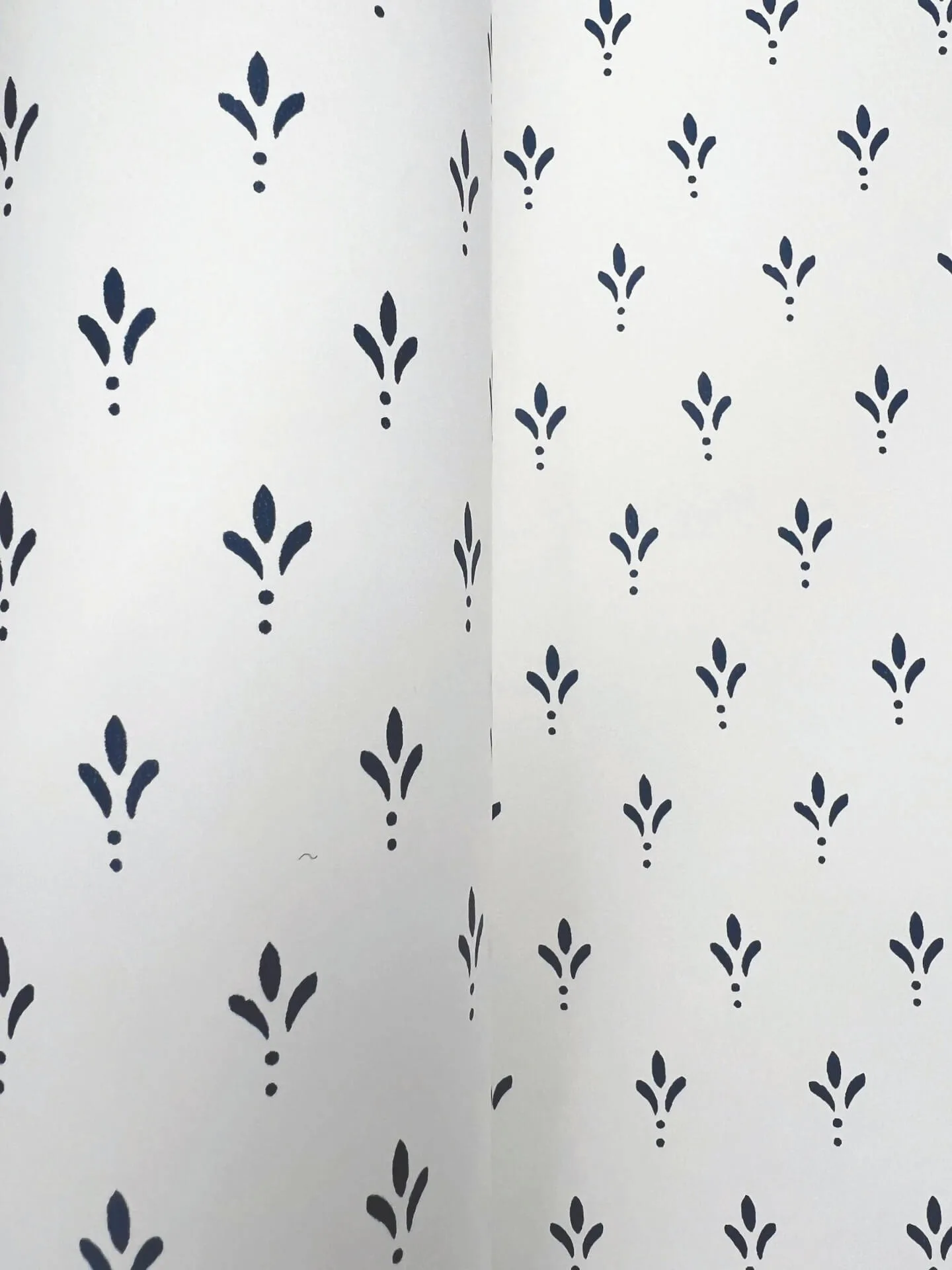 Magnolia Home Charm wallpaper, color Blue, SKU MF4772