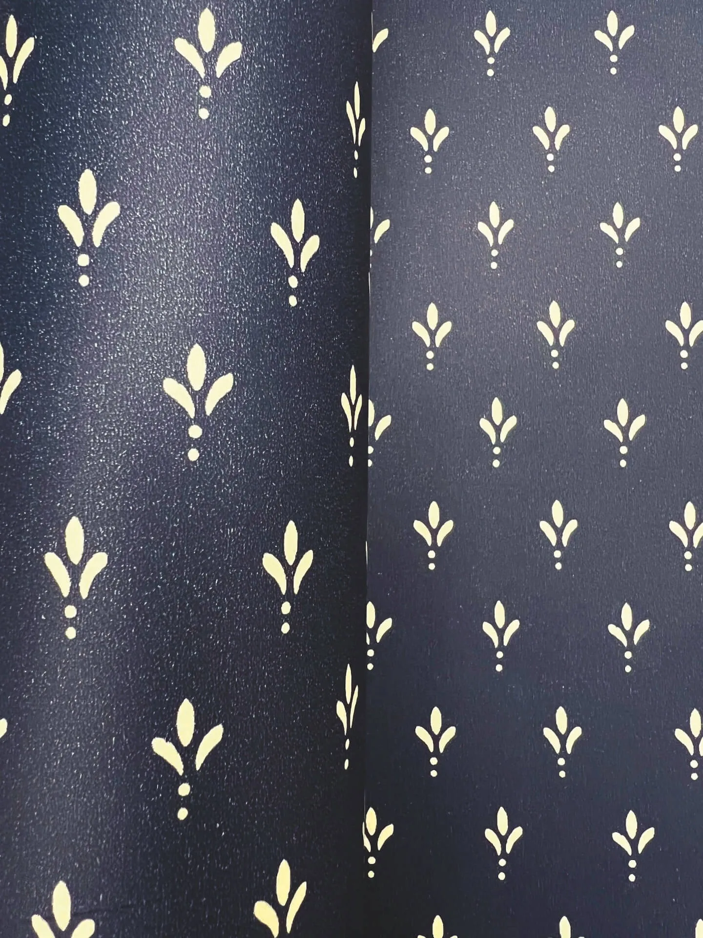 Magnolia Home Charm - Navy Wallpaper | Buy Online Magnolia Home Charm wallpaper, color Navy, SKU MF4776