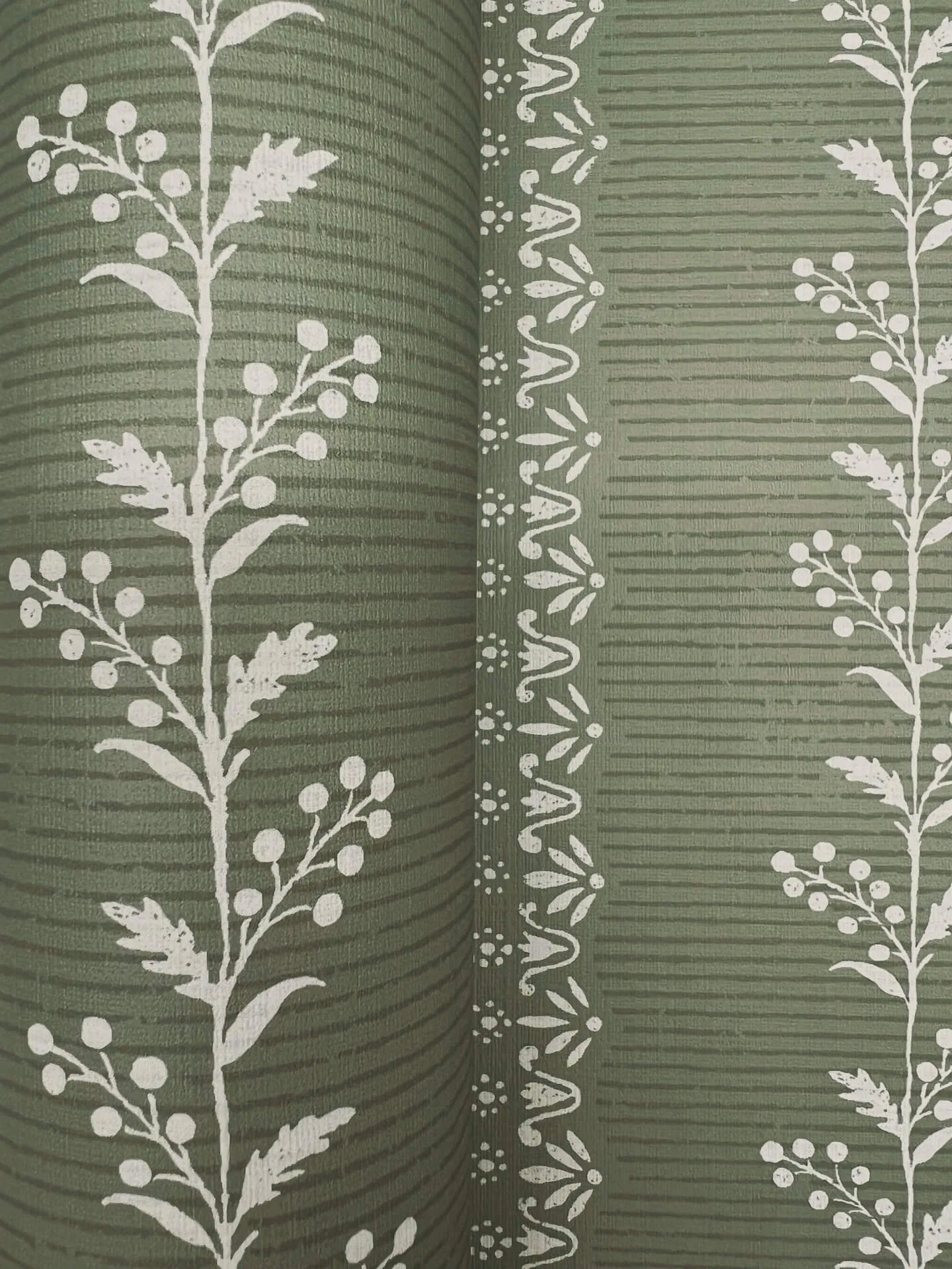 Magnolia Home Everleigh wallpaper, color Pine, SKU MF4767