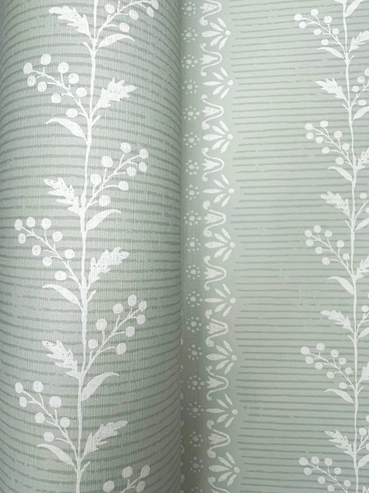 Magnolia Home Everleigh - Sage Wallpaper | Buy Online Magnolia Home Everleigh wallpaper, color Sage, SKU MF4762