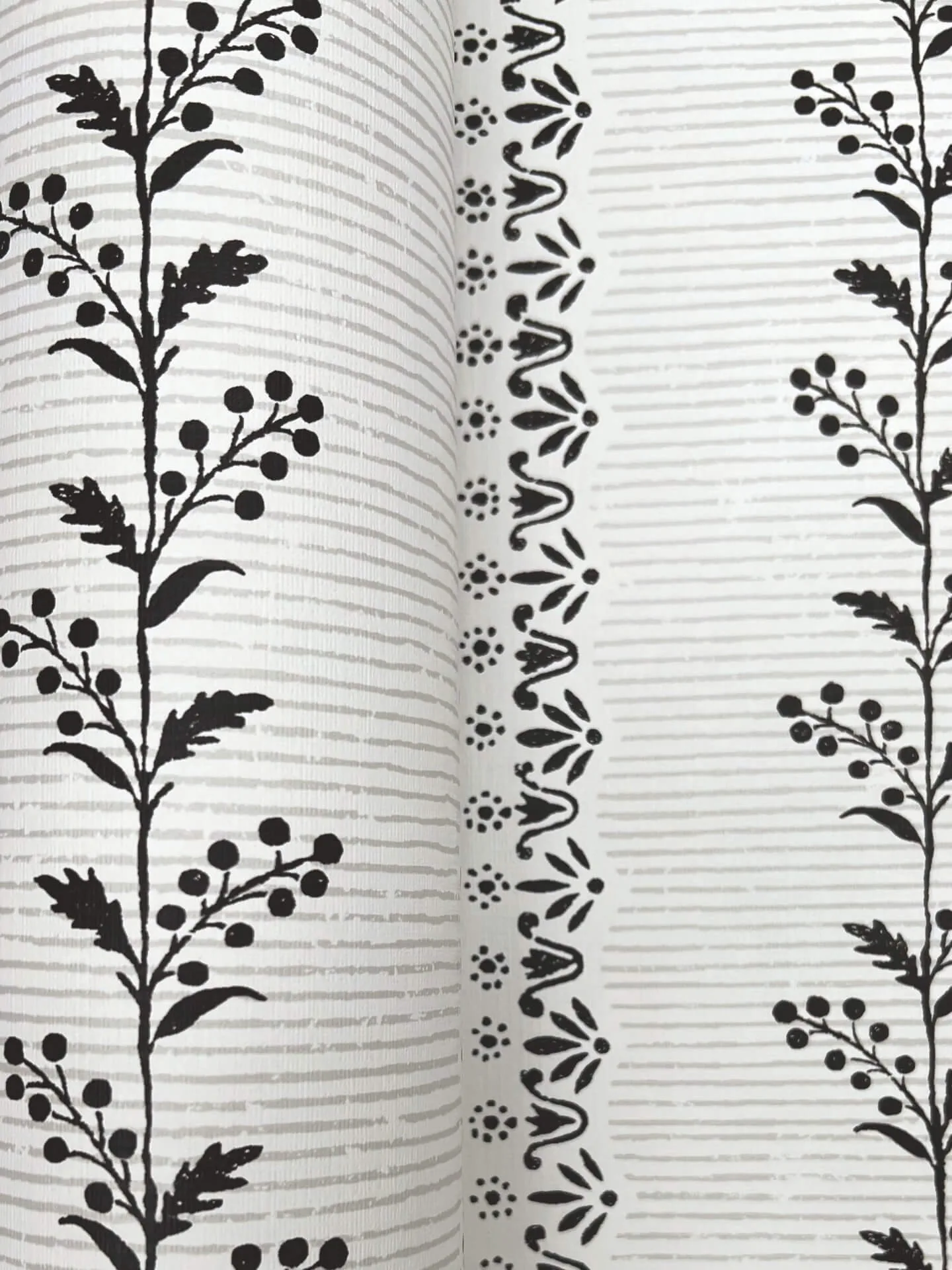 Magnolia Home Everleigh - White & Black Wallpaper | Buy Online Magnolia Home Everleigh wallpaper, color White & Black, SKU MF4761